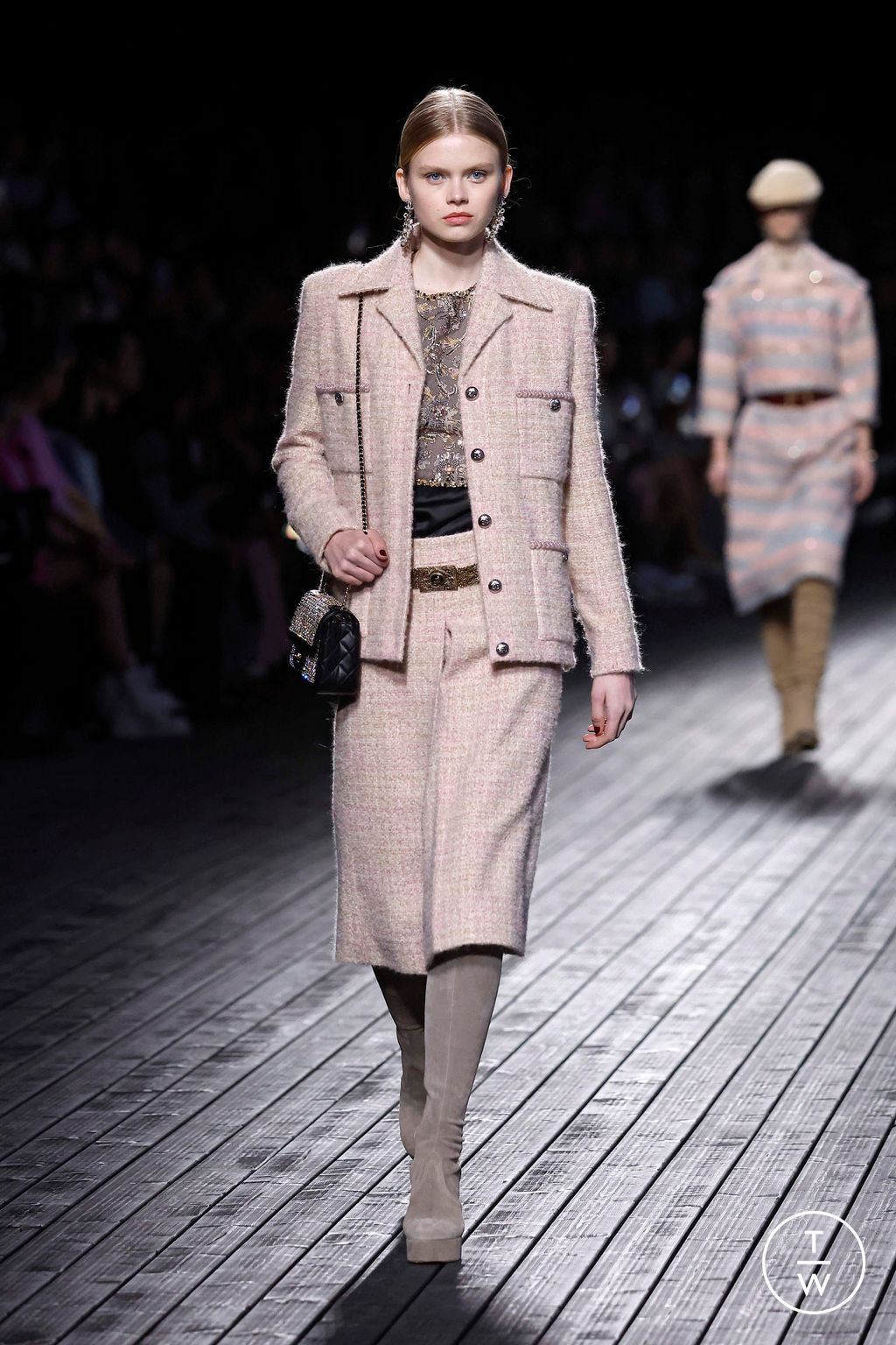 Fashion Week Paris Fall/Winter 2024 look 28 de la collection Chanel womenswear