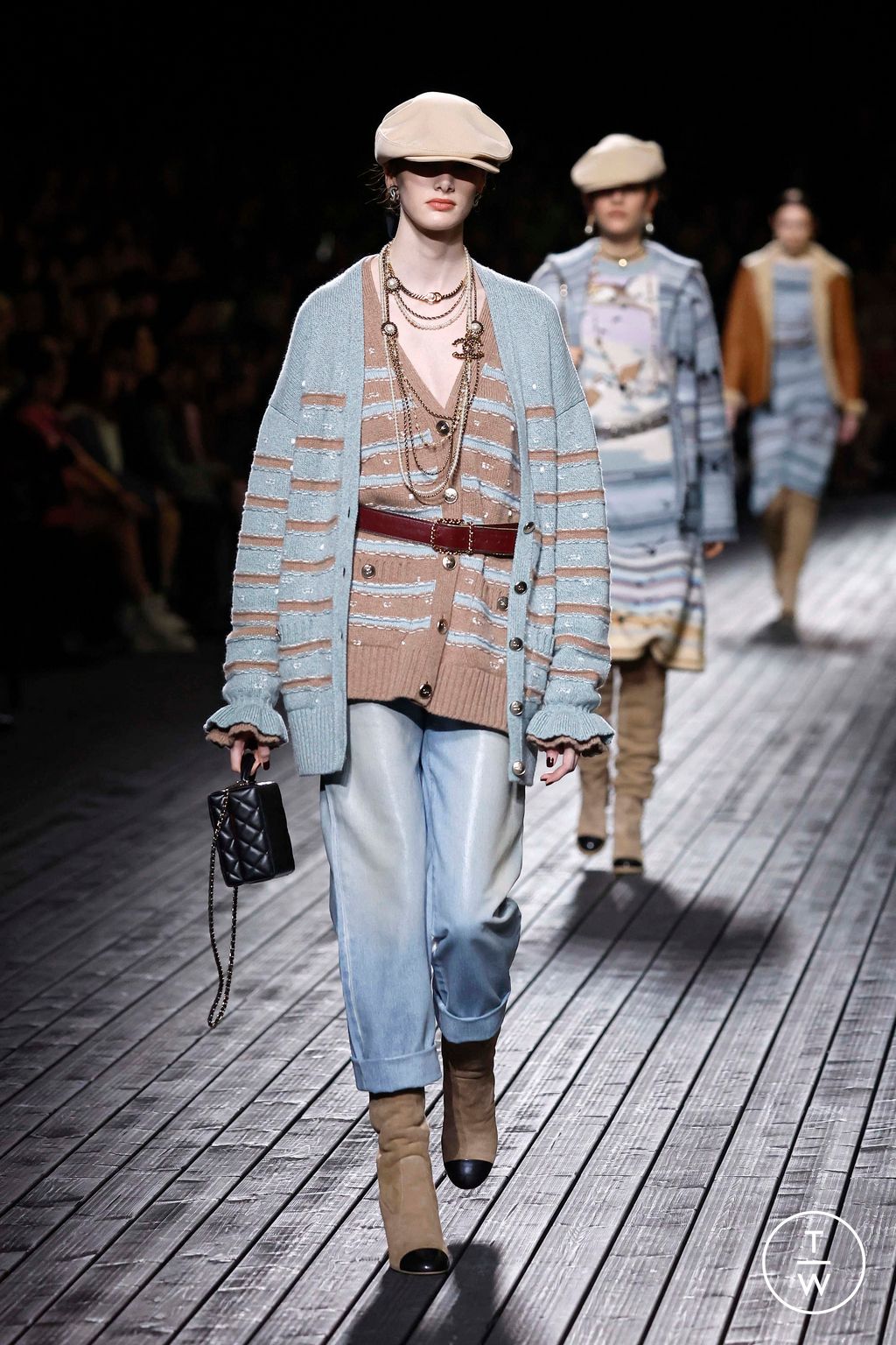 Fashion Week Paris Fall/Winter 2024 look 32 de la collection Chanel womenswear