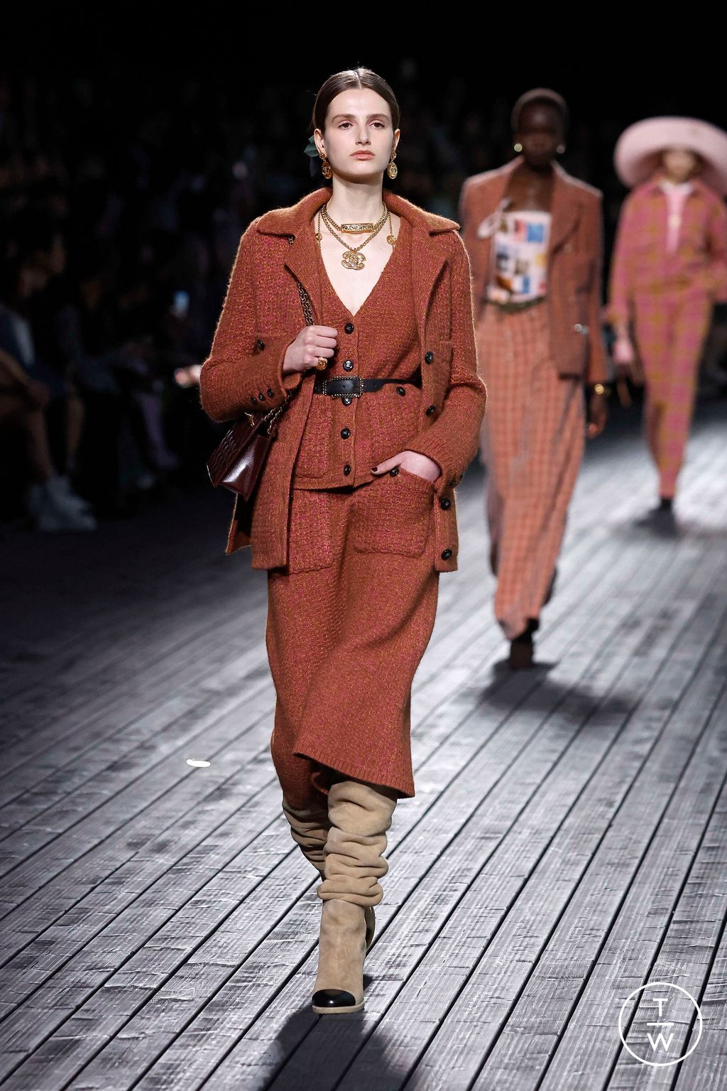 Fashion Week Paris Fall/Winter 2024 look 40 de la collection Chanel womenswear