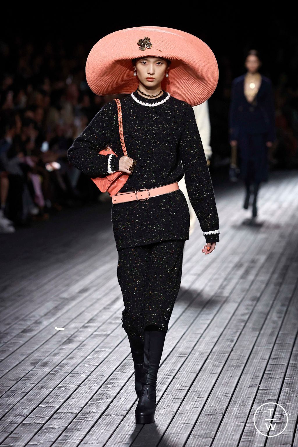 Fashion Week Paris Fall/Winter 2024 look 43 de la collection Chanel womenswear