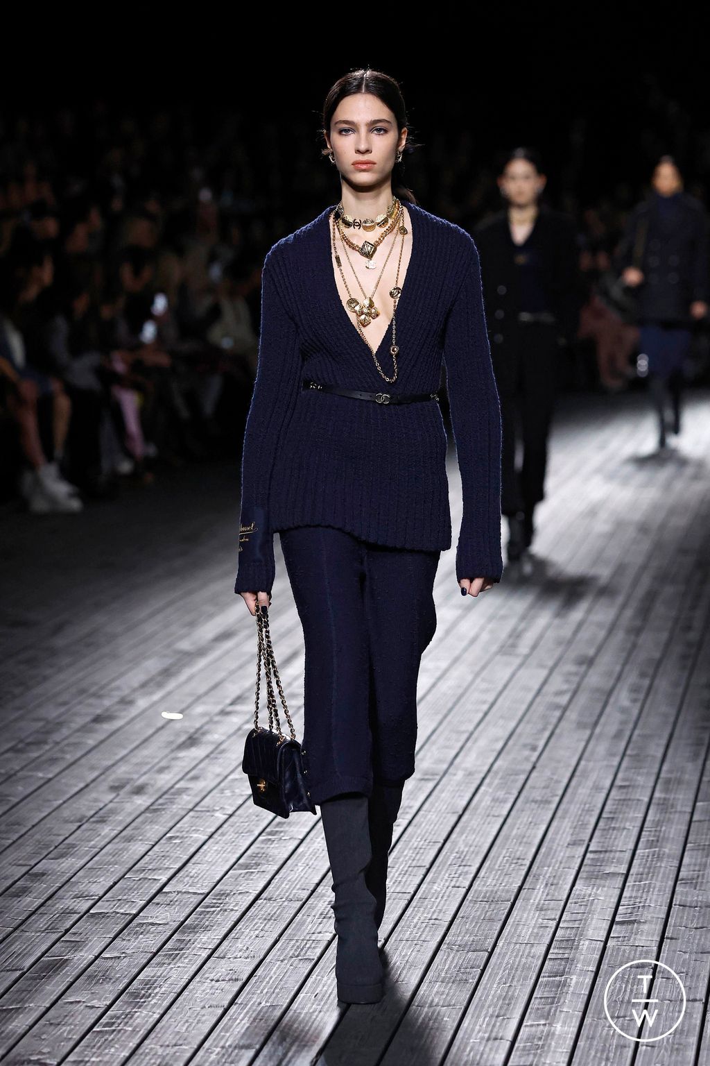 Fashion Week Paris Fall/Winter 2024 look 45 de la collection Chanel womenswear