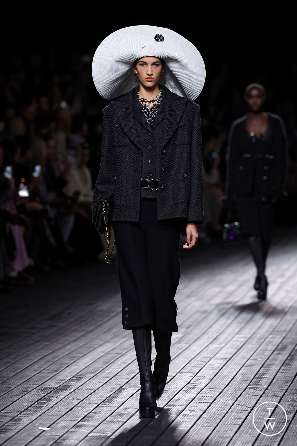 Fashion Week Paris Fall/Winter 2024 look 49 de la collection Chanel womenswear