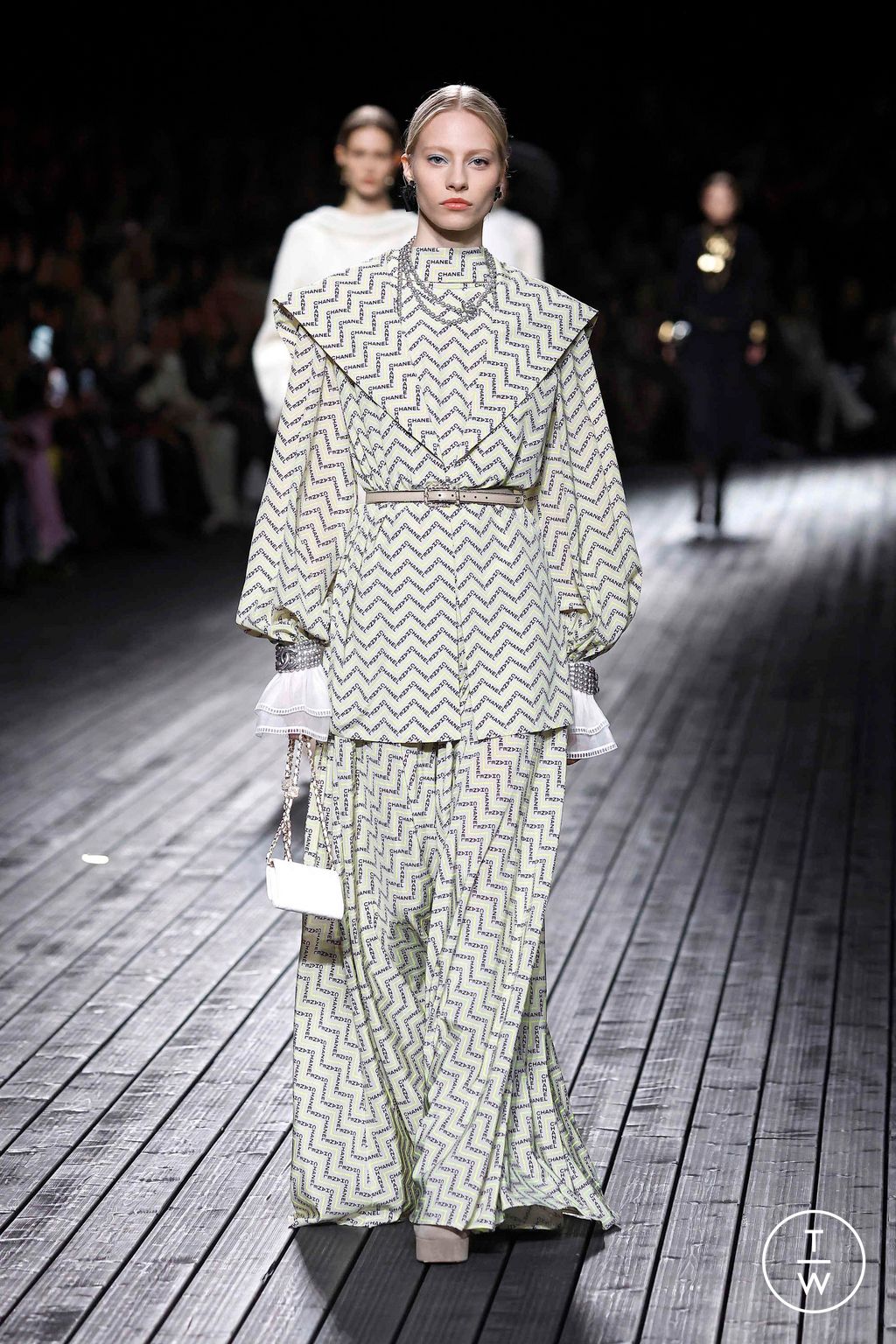 Fashion Week Paris Fall/Winter 2024 look 59 from the Chanel collection womenswear