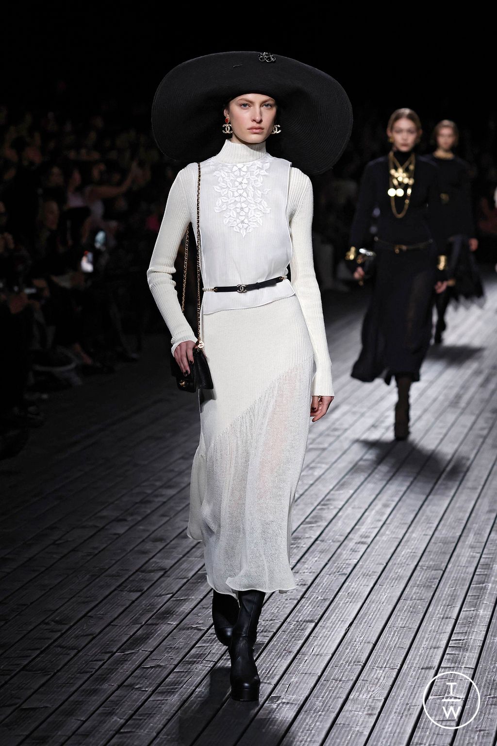 Fashion Week Paris Fall/Winter 2024 look 61 de la collection Chanel womenswear