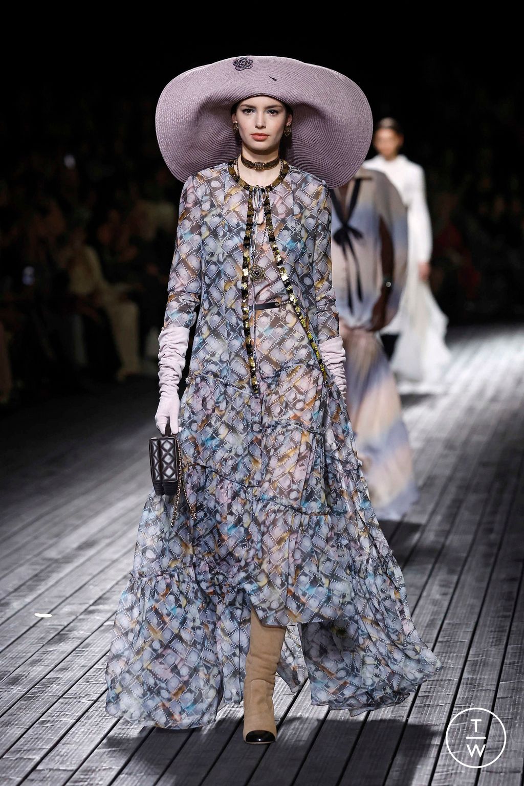 Fashion Week Paris Fall/Winter 2024 look 68 de la collection Chanel womenswear