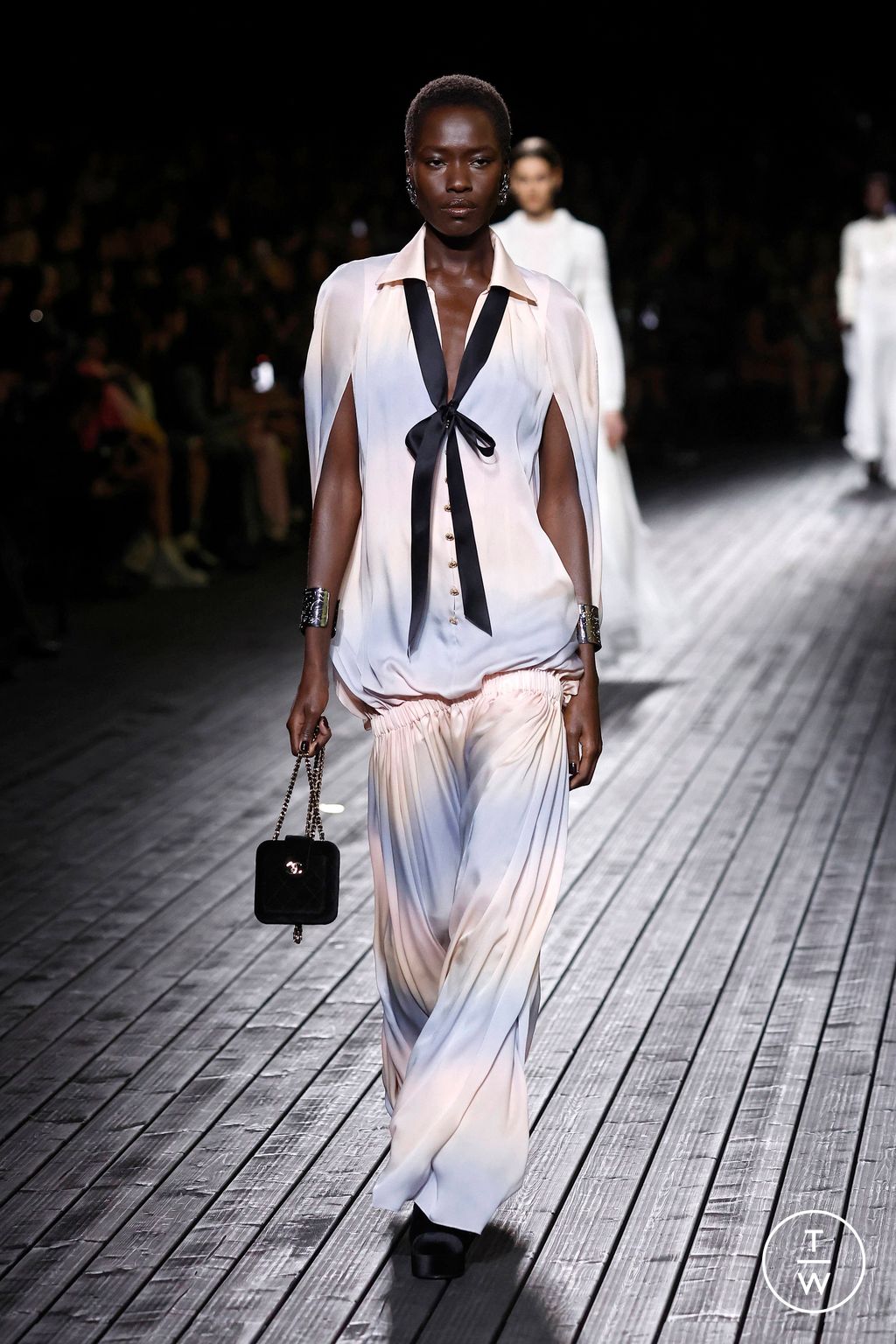 Fashion Week Paris Fall/Winter 2024 look 69 de la collection Chanel womenswear