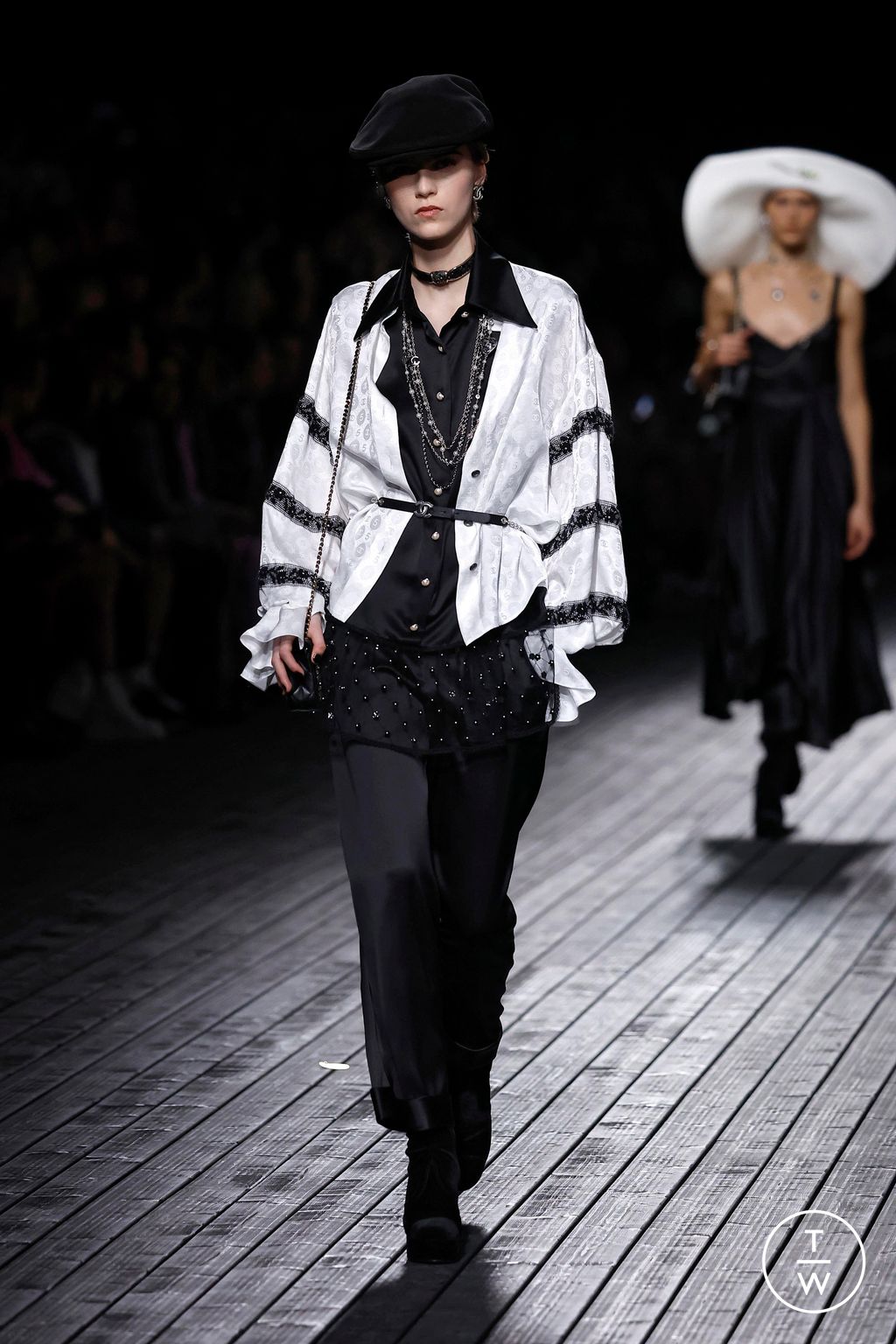 Fashion Week Paris Fall/Winter 2024 look 72 de la collection Chanel womenswear