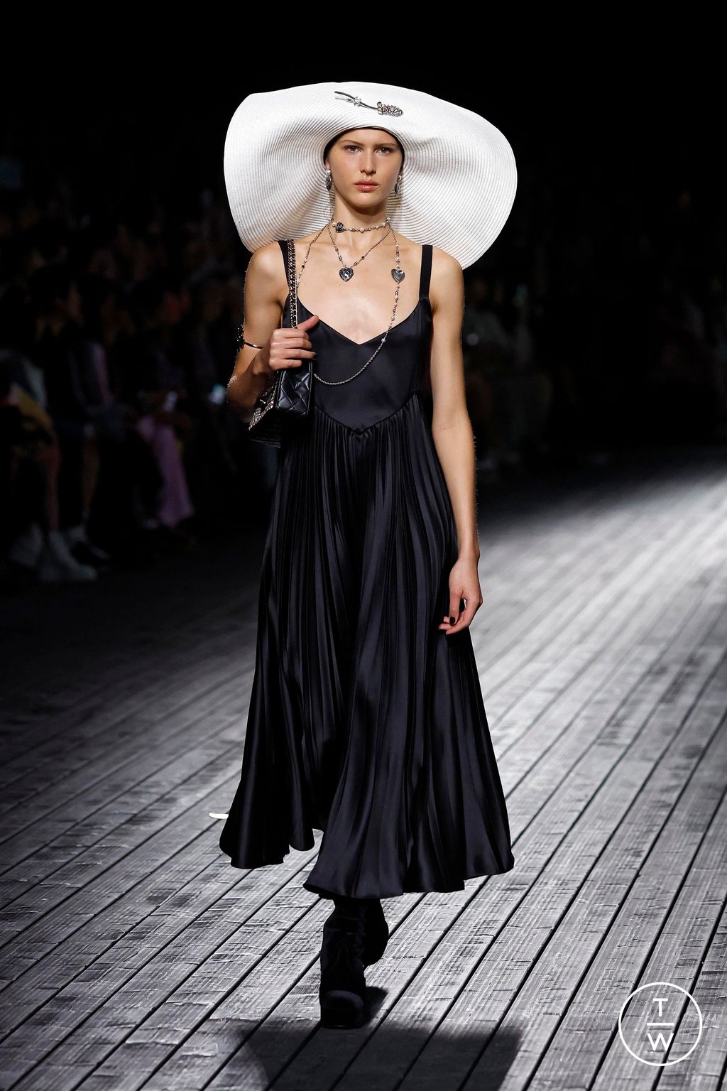 Fashion Week Paris Fall/Winter 2024 look 73 de la collection Chanel womenswear