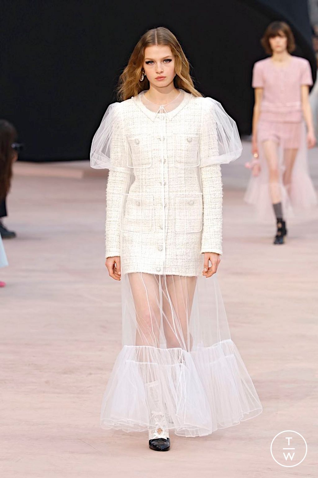 Fashion Week Paris Fall/Winter 2025 look 5 from the Chanel collection womenswear