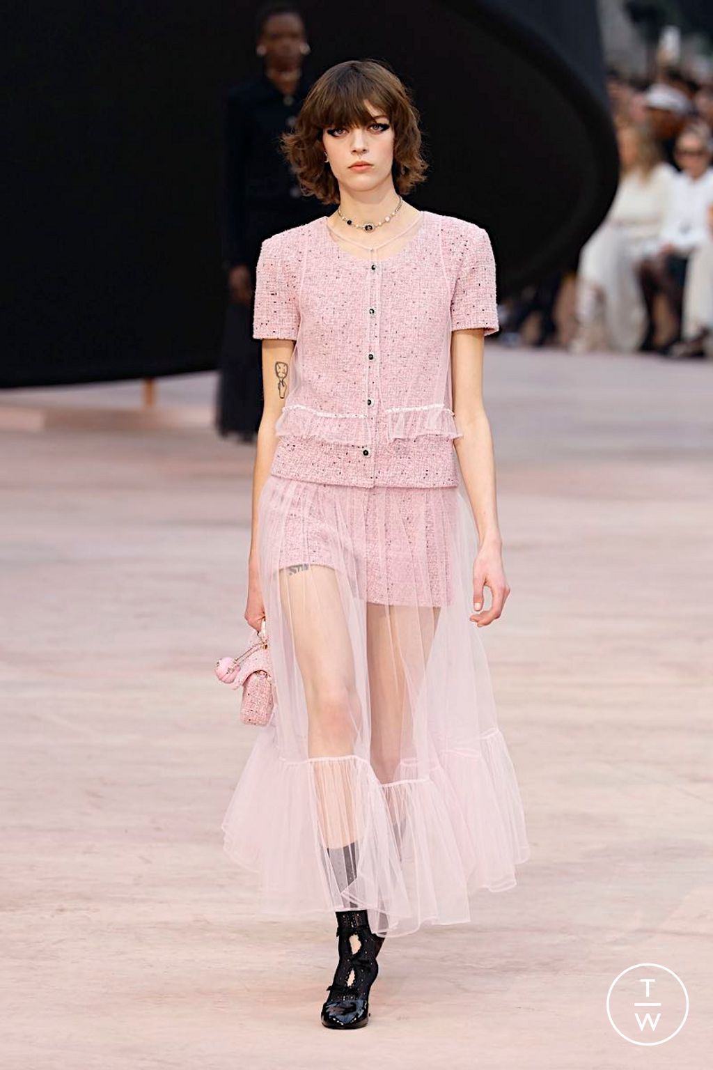 Fashion Week Paris Fall/Winter 2025 look 6 from the Chanel collection womenswear