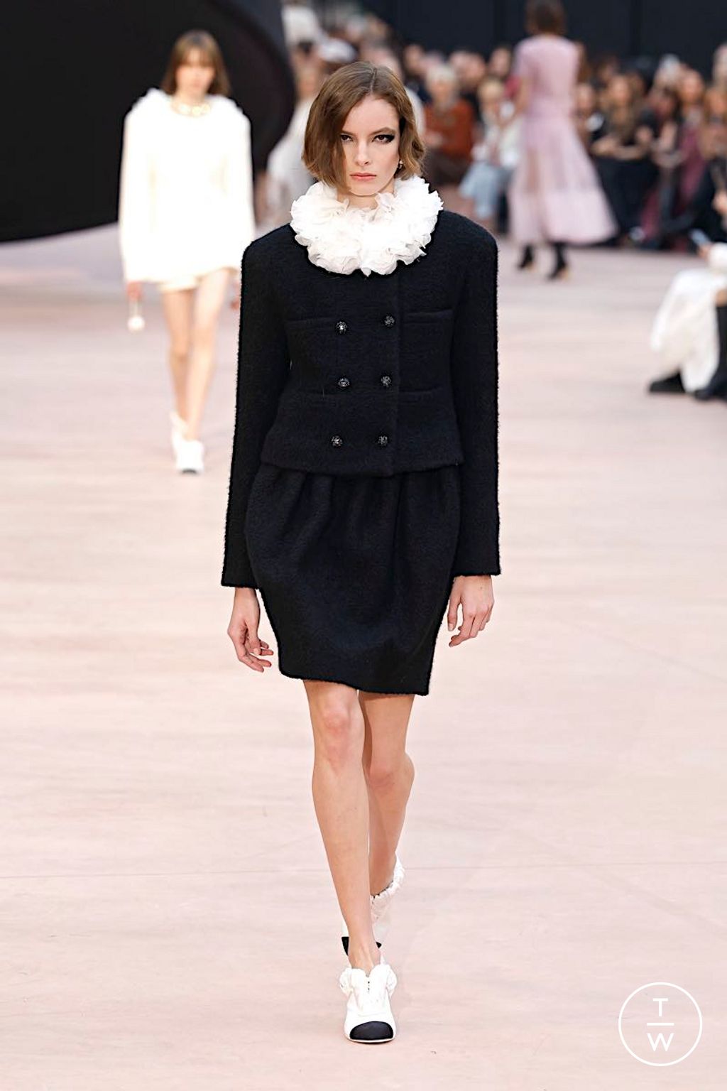 Fashion Week Paris Fall/Winter 2025 look 11 from the Chanel collection womenswear