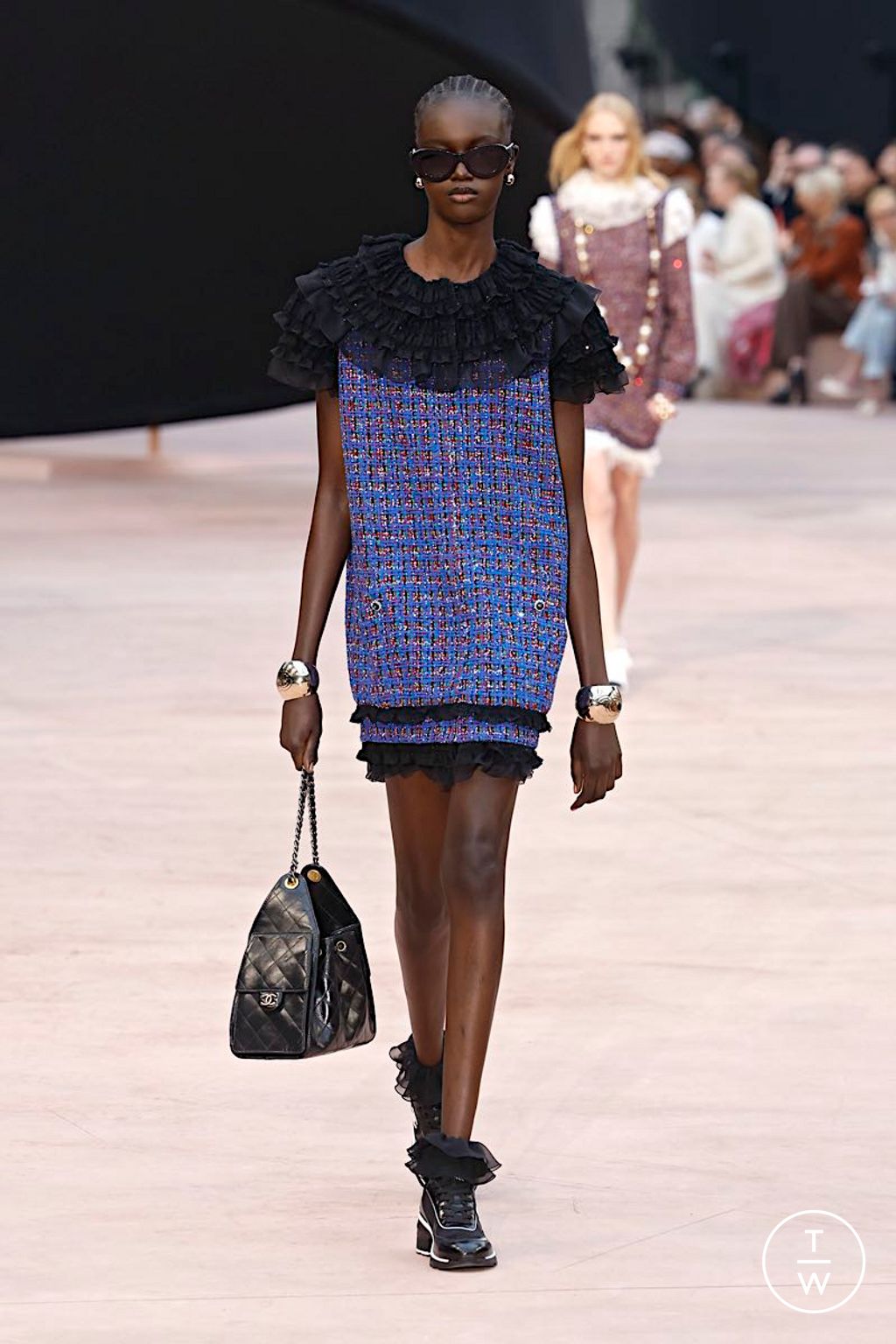 Fashion Week Paris Fall/Winter 2025 look 16 from the Chanel collection womenswear