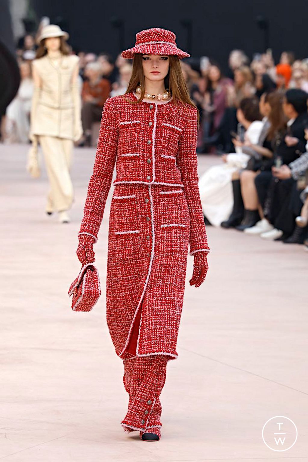 Fashion Week Paris Fall/Winter 2025 look 22 from the Chanel collection womenswear