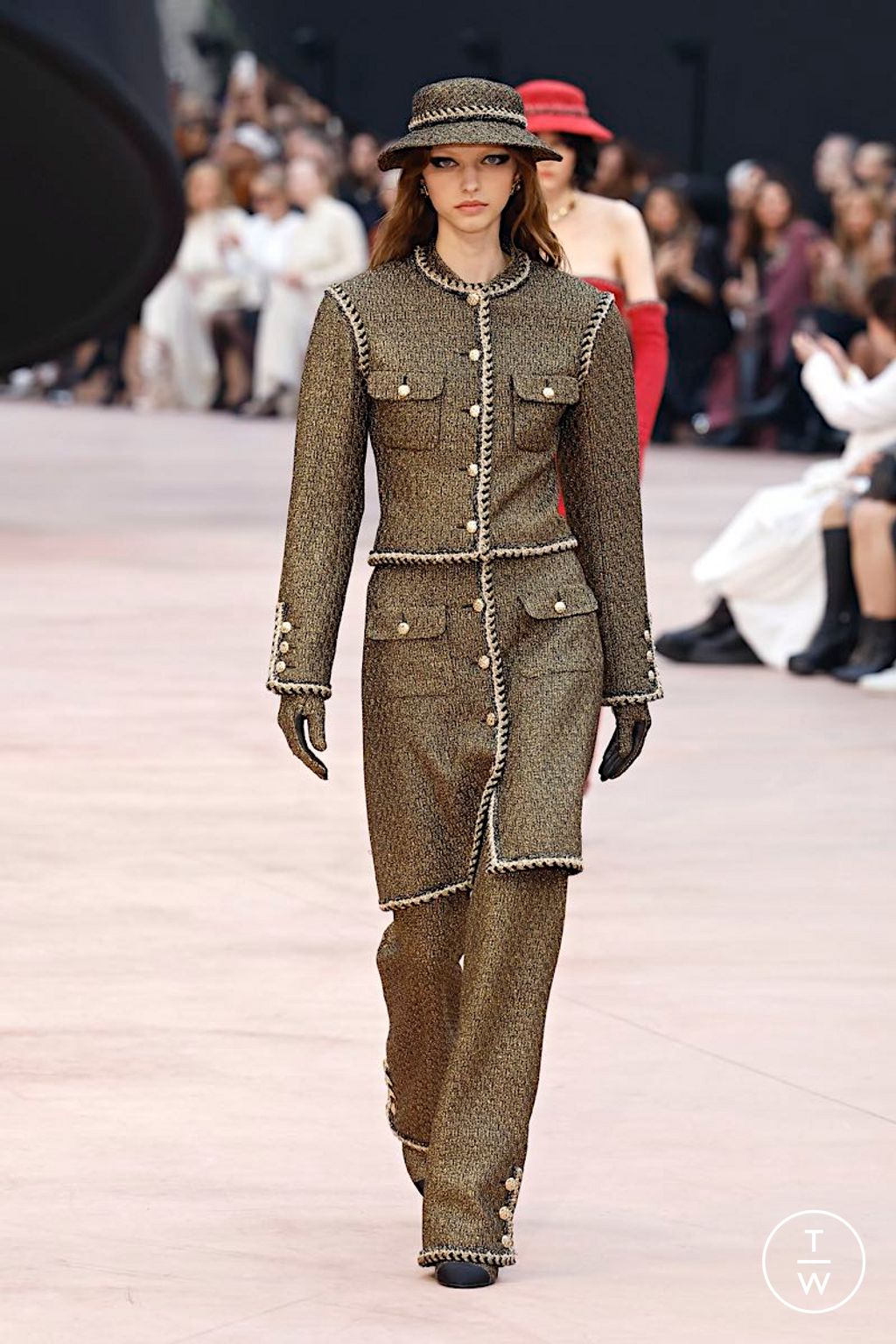 Fashion Week Paris Fall/Winter 2025 look 24 from the Chanel collection womenswear