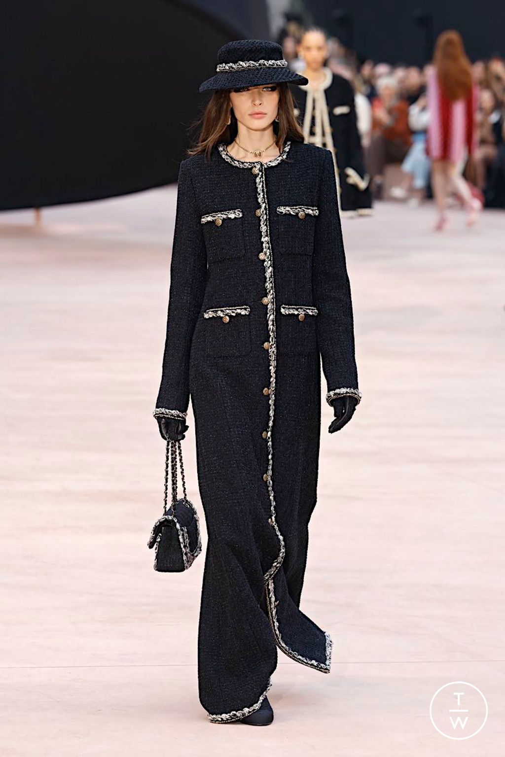 Fashion Week Paris Fall/Winter 2025 look 26 de la collection Chanel womenswear