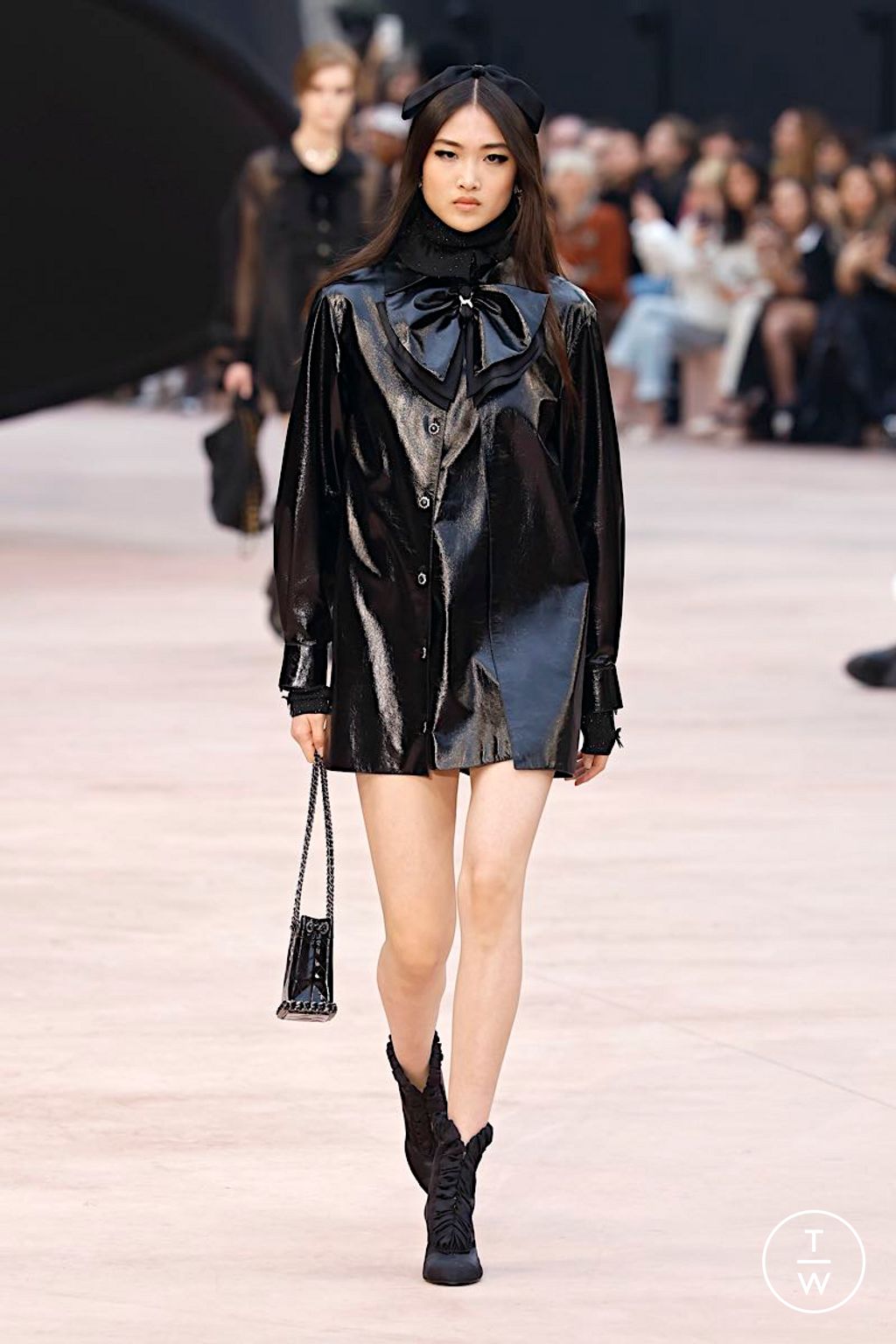 Fashion Week Paris Fall/Winter 2025 look 36 de la collection Chanel womenswear
