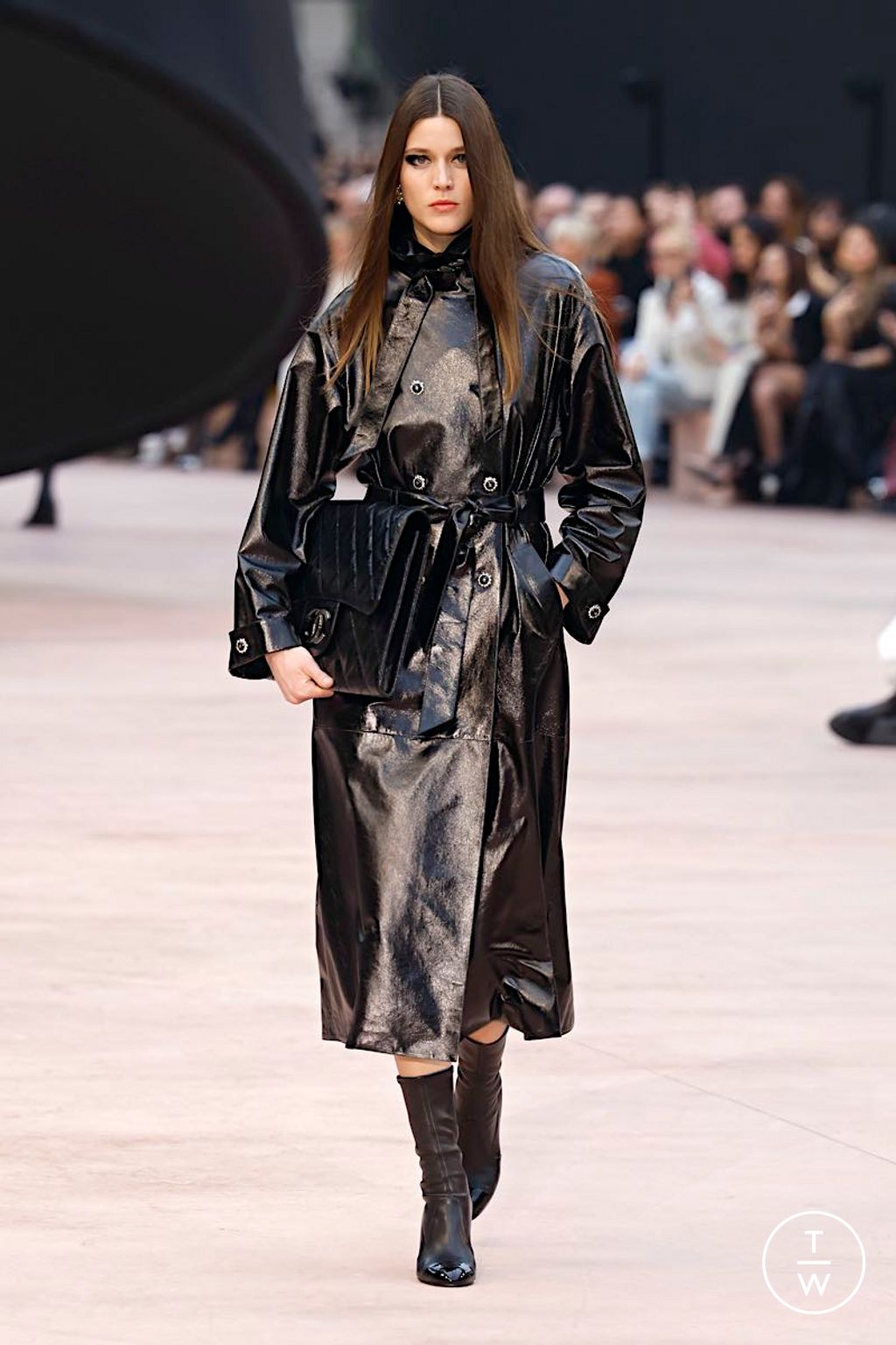 Fashion Week Paris Fall/Winter 2025 look 42 de la collection Chanel womenswear