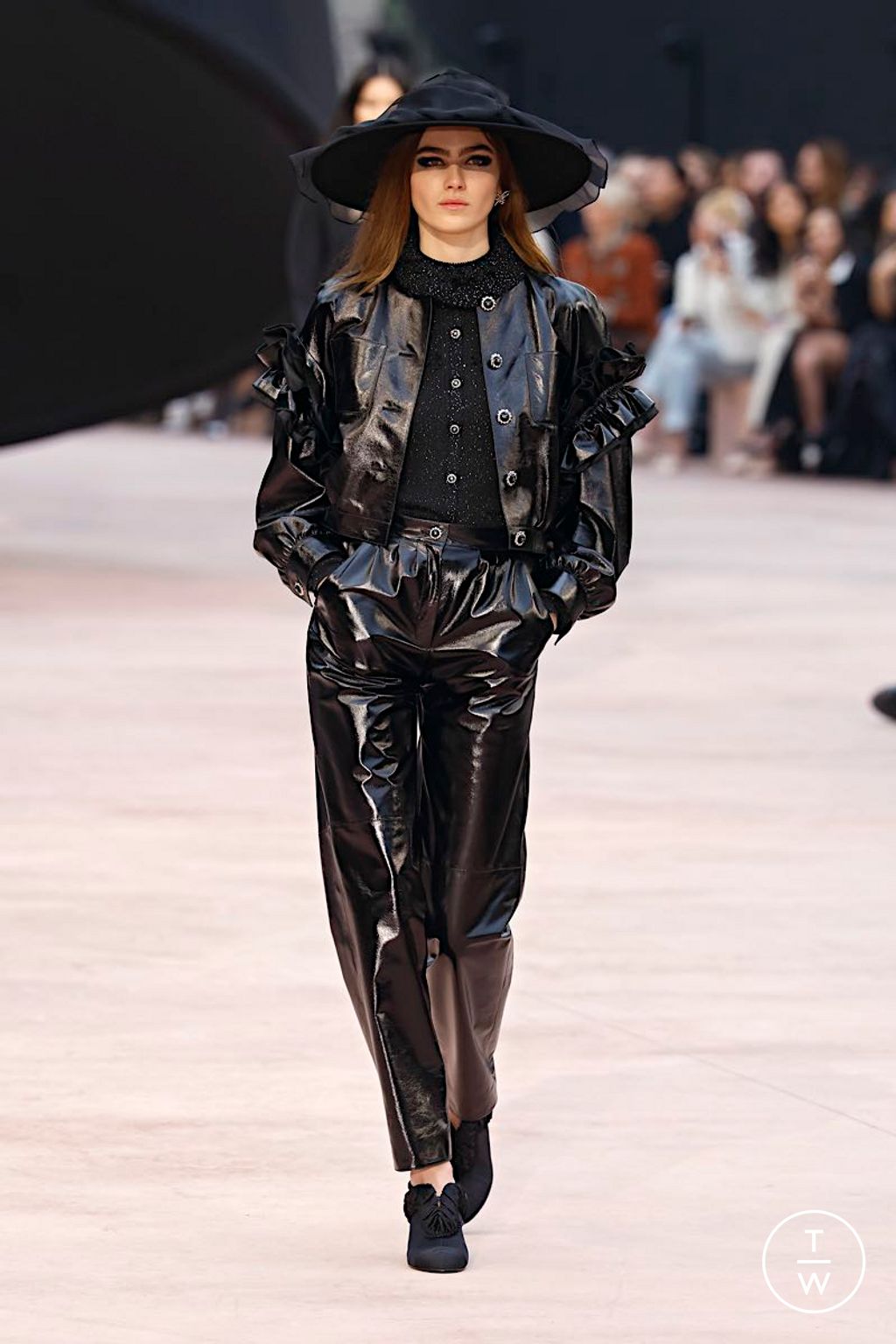 Fashion Week Paris Fall/Winter 2025 look 43 de la collection Chanel womenswear