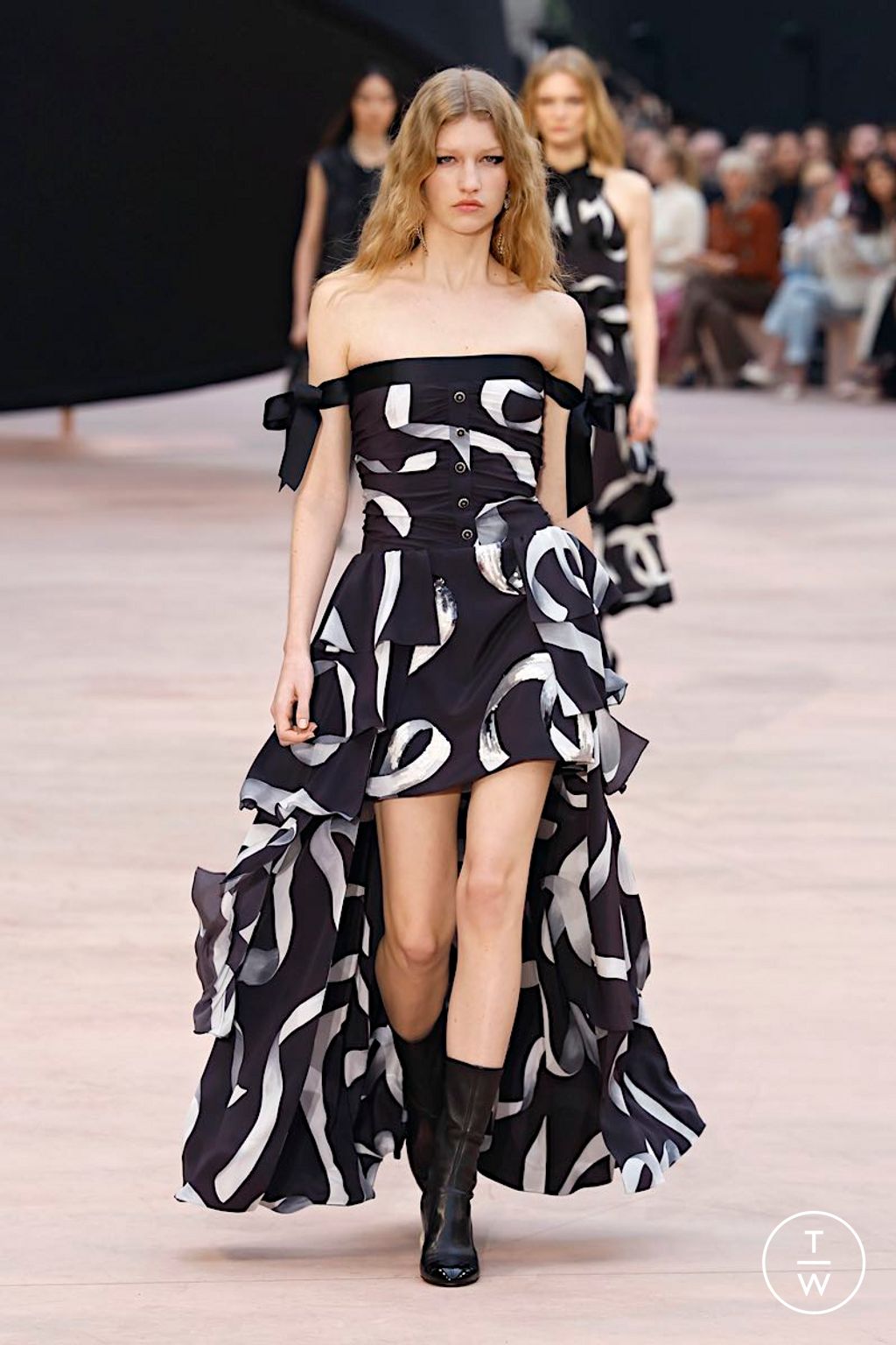 Fashion Week Paris Fall/Winter 2025 look 47 from the Chanel collection 女装