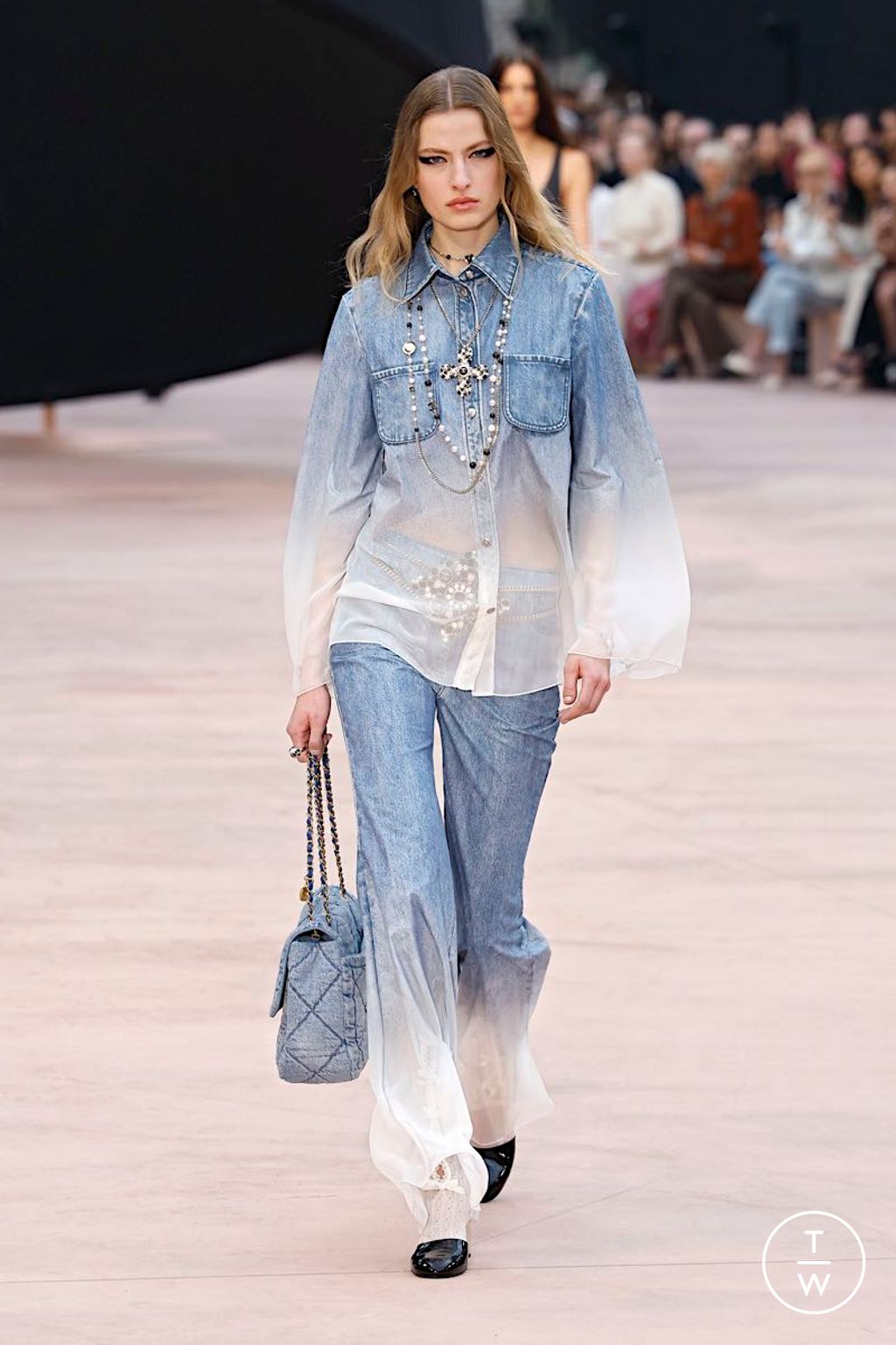 Fashion Week Paris Fall/Winter 2025 look 50 from the Chanel collection womenswear