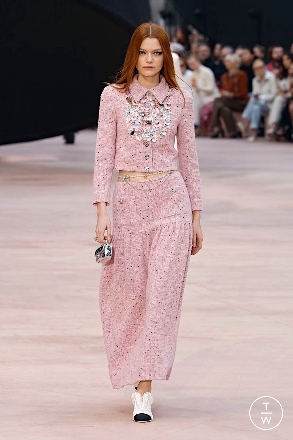 Fashion Week Paris Fall/Winter 2025 look 54 from the Chanel collection womenswear