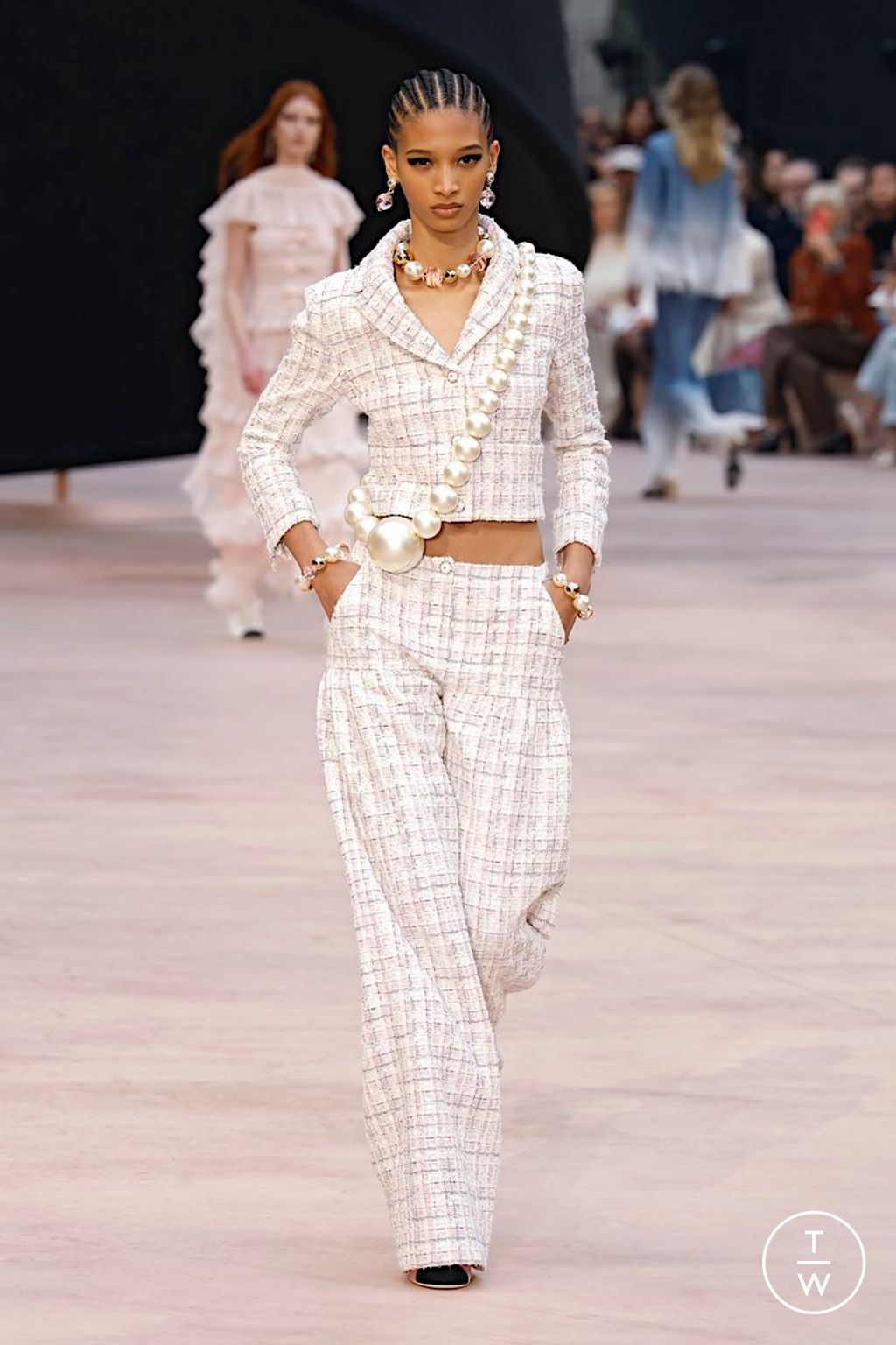 Fashion Week Paris Fall/Winter 2025 look 55 from the Chanel collection womenswear