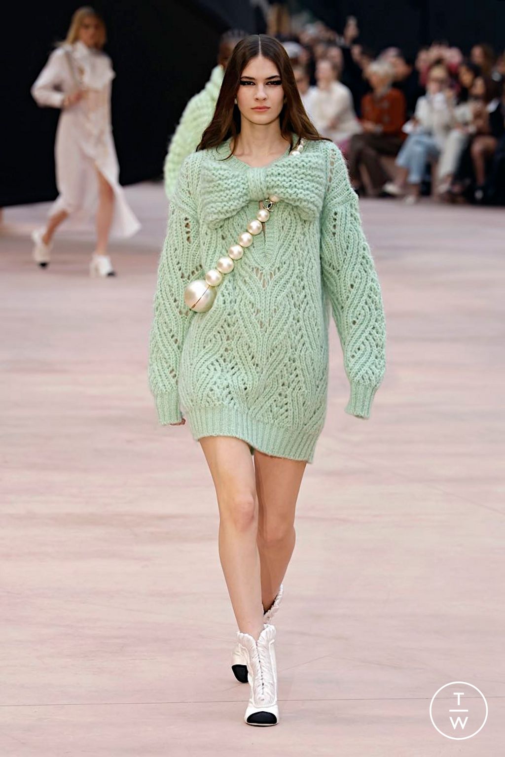 Fashion Week Paris Fall/Winter 2025 look 57 from the Chanel collection womenswear