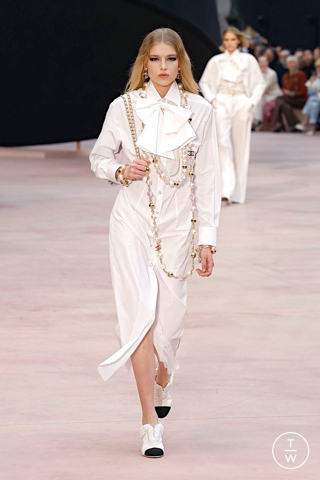Fashion Week Paris Fall/Winter 2025 look 59 from the Chanel collection womenswear