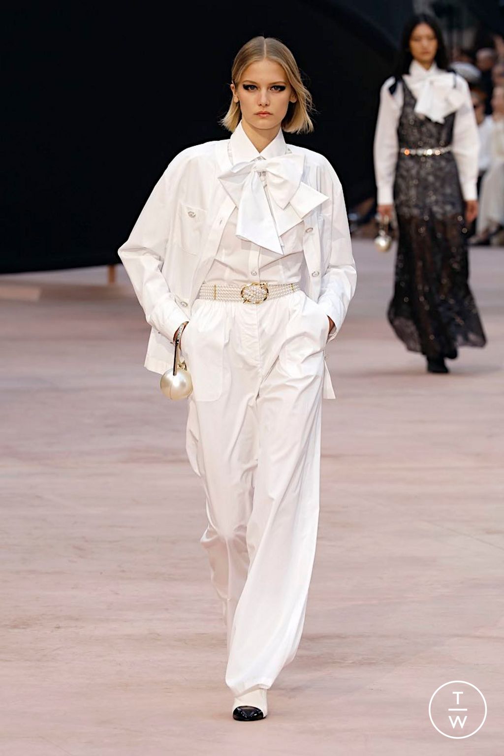 Fashion Week Paris Fall/Winter 2025 look 60 de la collection Chanel womenswear