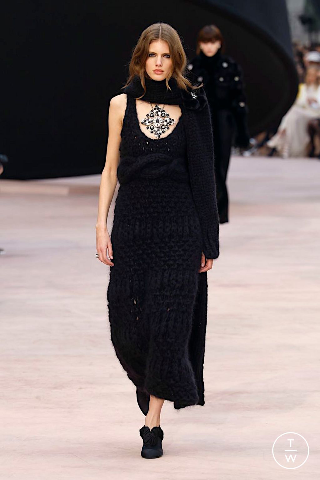 Fashion Week Paris Fall/Winter 2025 look 62 from the Chanel collection womenswear