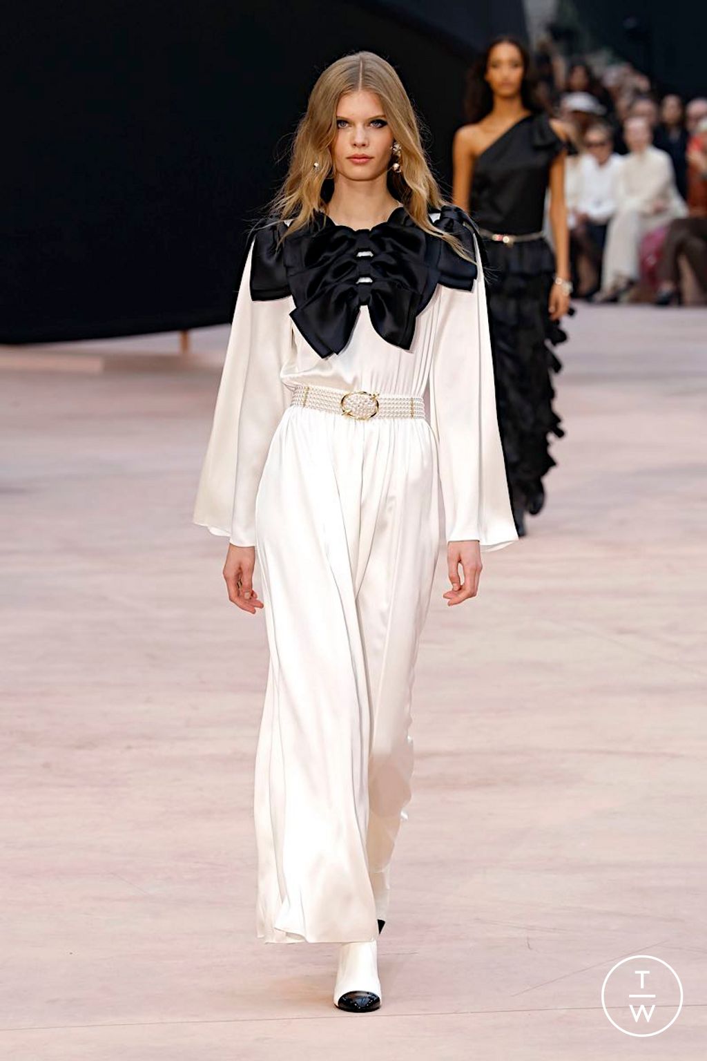 Fashion Week Paris Fall/Winter 2025 look 70 de la collection Chanel womenswear