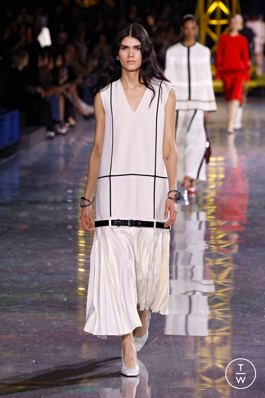 Fashion Week Paris Fall/Winter 2026 look 34 from the Chanel collection 女装