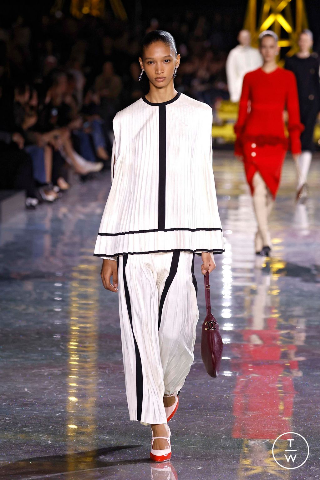 Fashion Week Paris Fall/Winter 2026 look 35 from the Chanel collection 女装