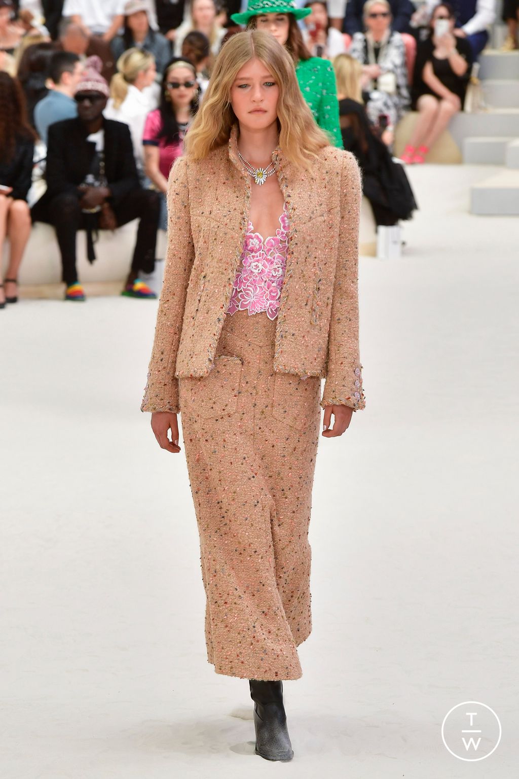 Chanel FW22 couture #5 - Tagwalk: The Fashion Search Engine