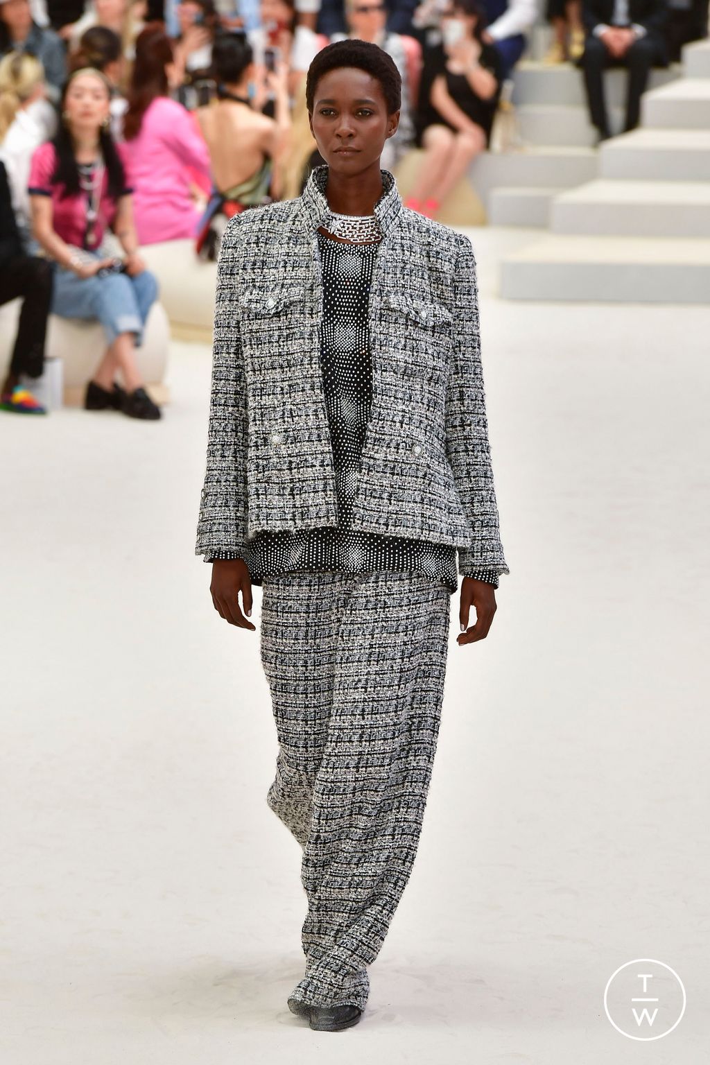 Fashion Week Paris Fall/Winter 2022 look 8 from the Chanel collection couture