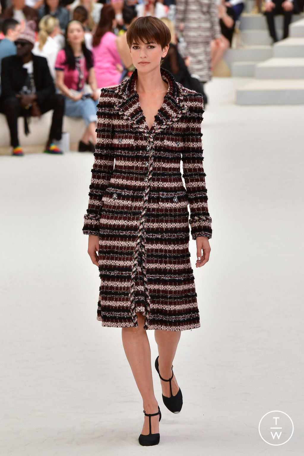 Fashion Week Paris Fall/Winter 2022 look 11 de la collection Chanel couture