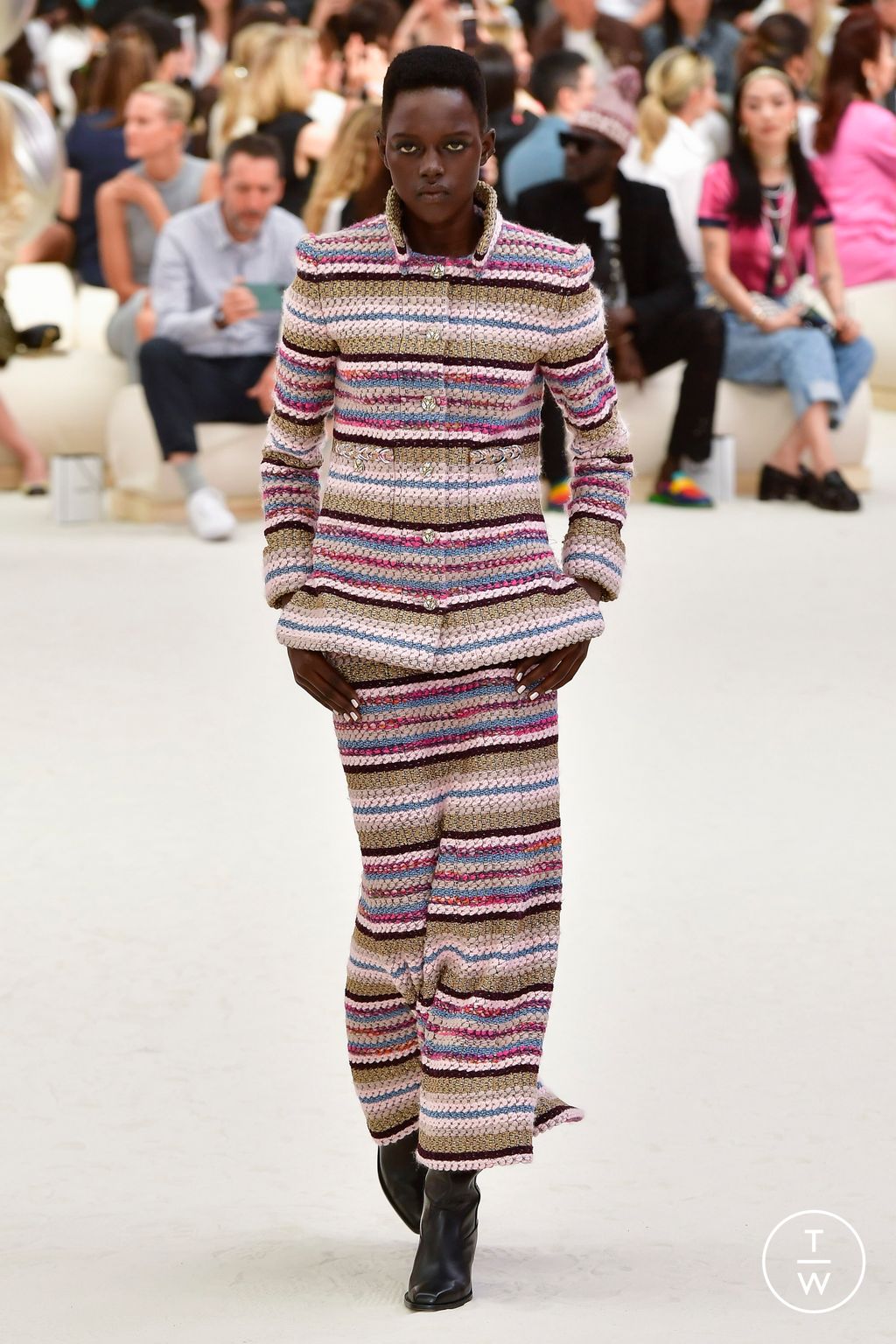 Fashion Week Paris Fall/Winter 2022 look 12 from the Chanel collection couture