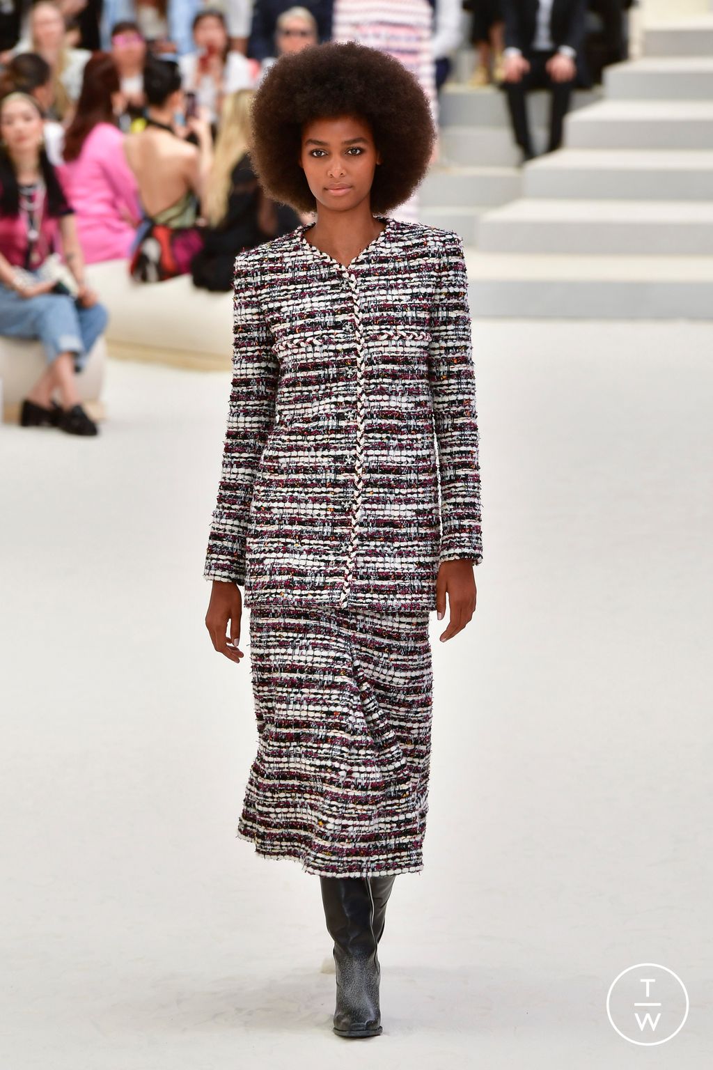 Fashion Week Paris Fall/Winter 2022 look 13 from the Chanel collection 高级定制