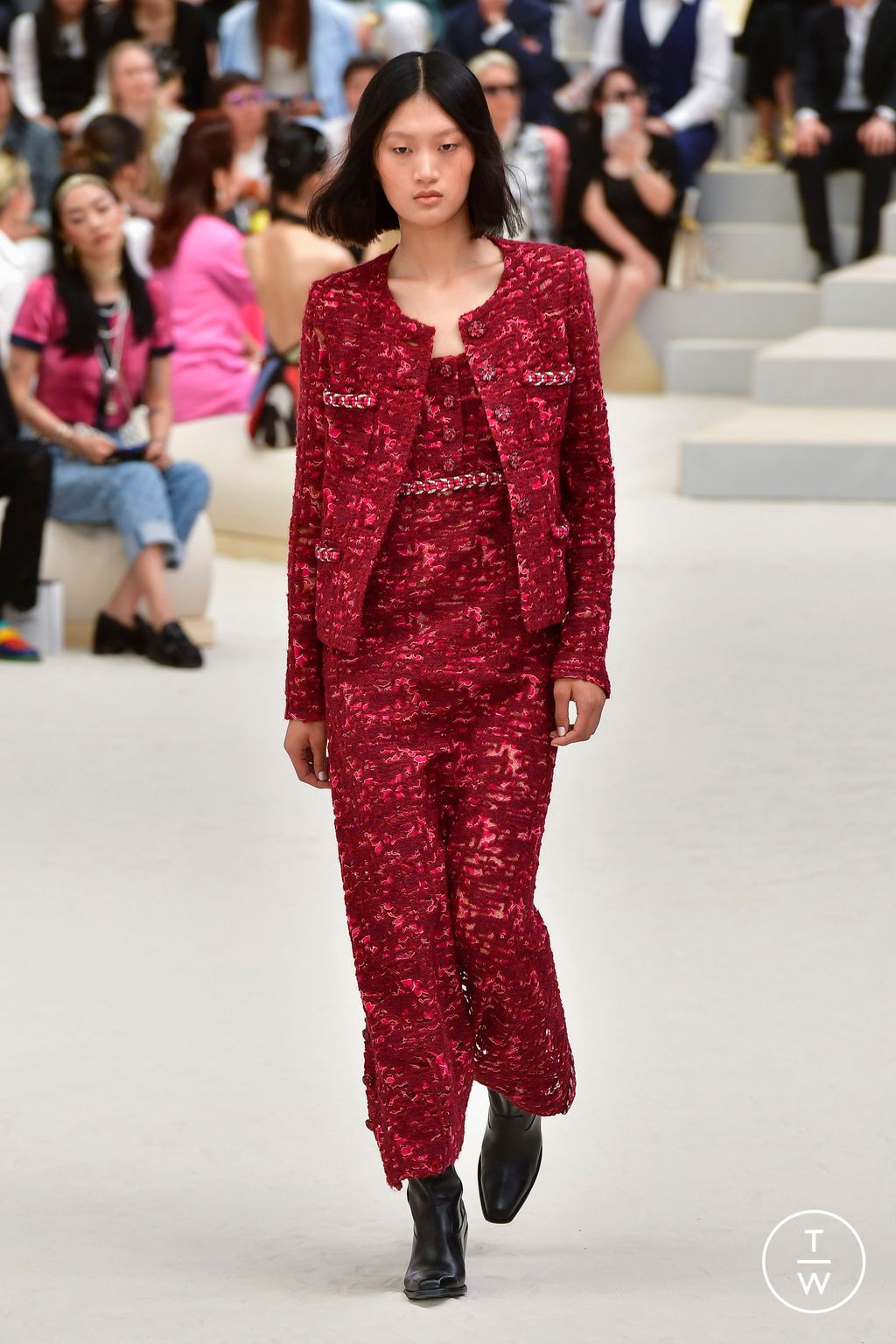 Fashion Week Paris Fall/Winter 2022 look 19 from the Chanel collection couture