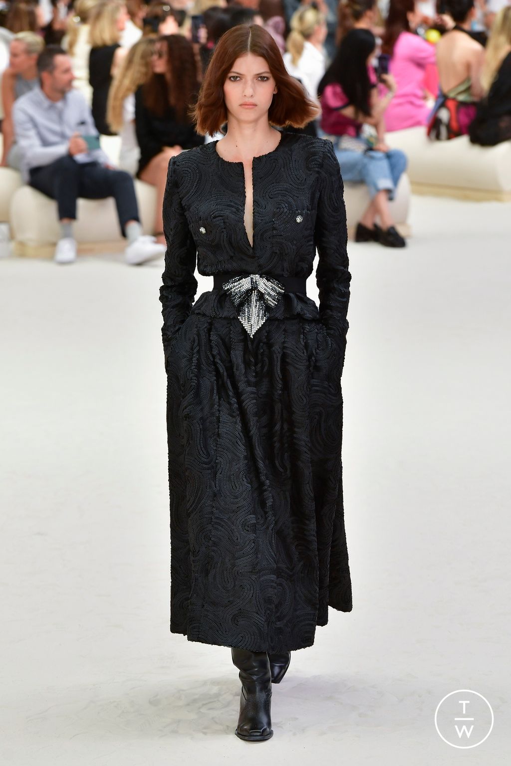 Fashion Week Paris Fall/Winter 2022 look 25 from the Chanel collection 高级定制