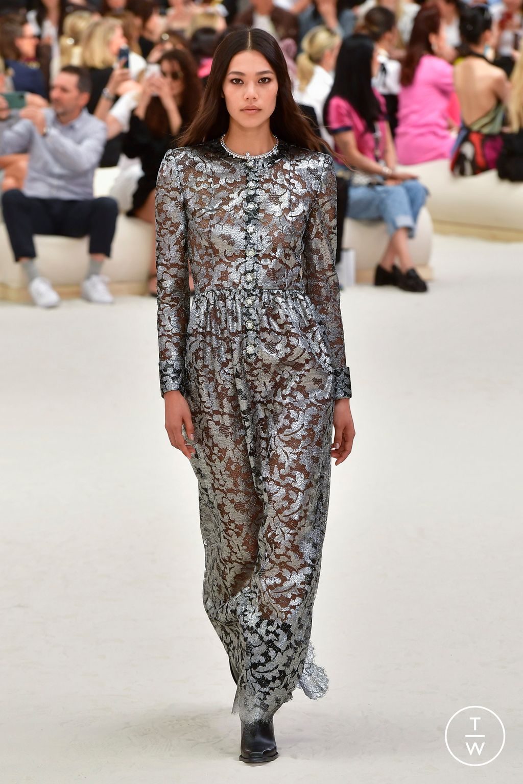 Fashion Week Paris Fall/Winter 2022 look 27 from the Chanel collection couture