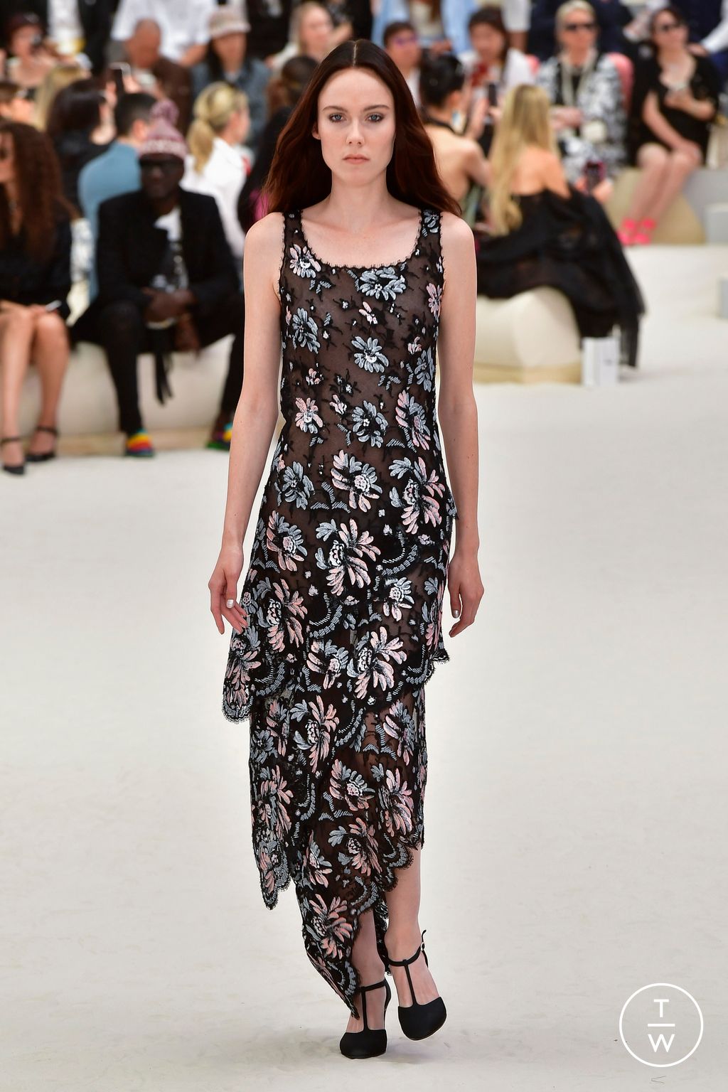Fashion Week Paris Fall/Winter 2022 look 29 from the Chanel collection 高级定制