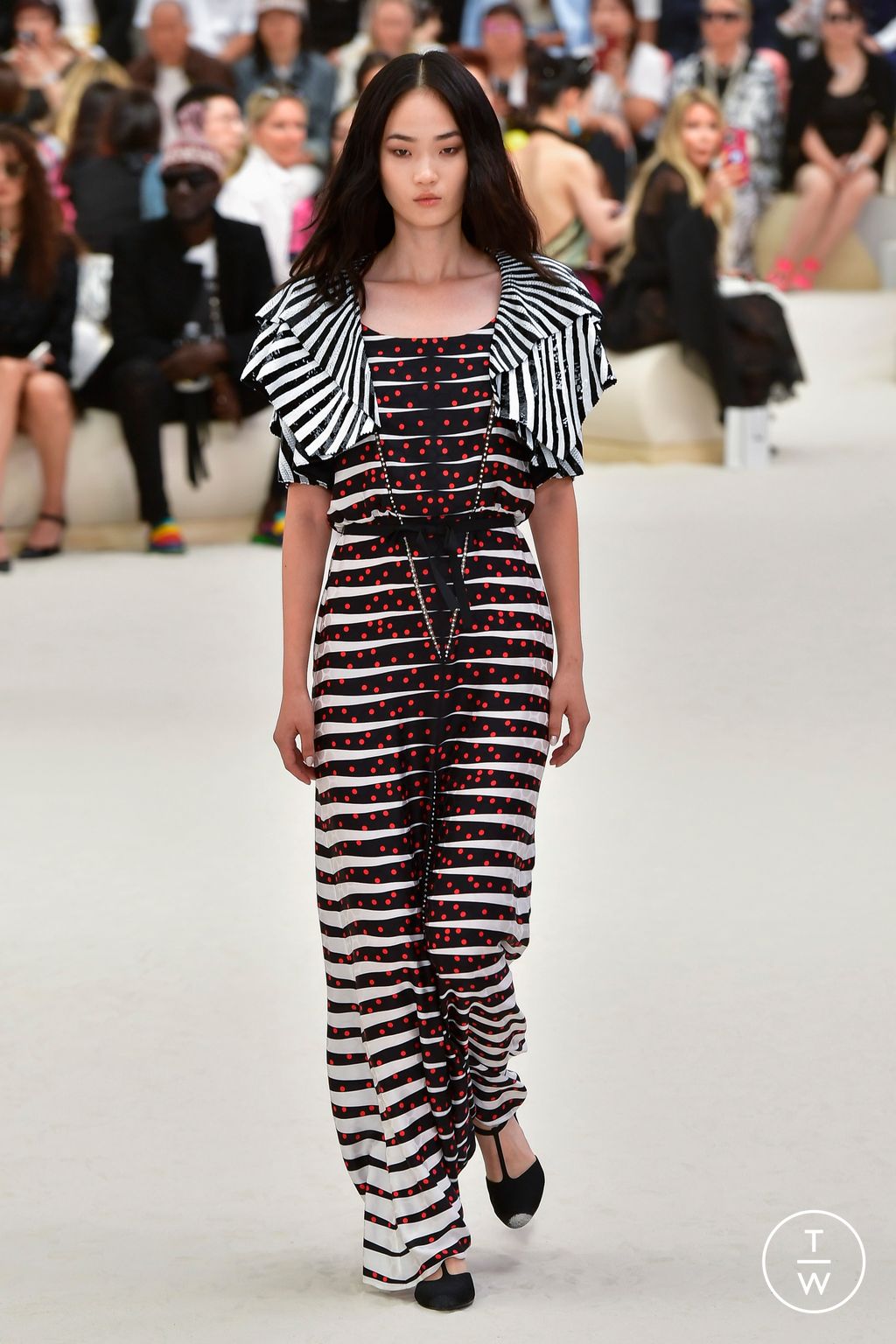 Fashion Week Paris Fall/Winter 2022 look 42 from the Chanel collection 高级定制