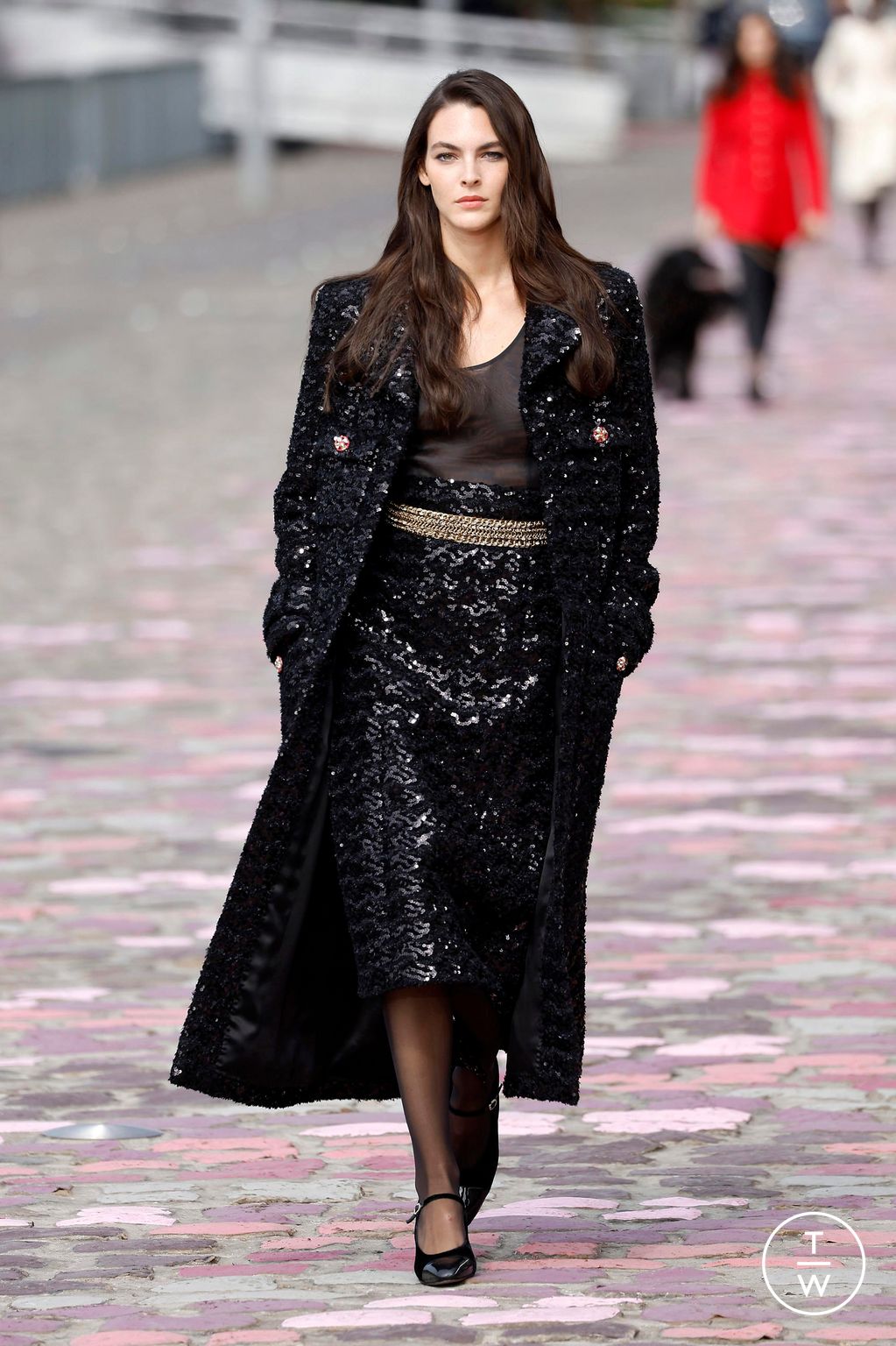 Fashion Week Paris Fall/Winter 2023 look 2 from the Chanel collection couture