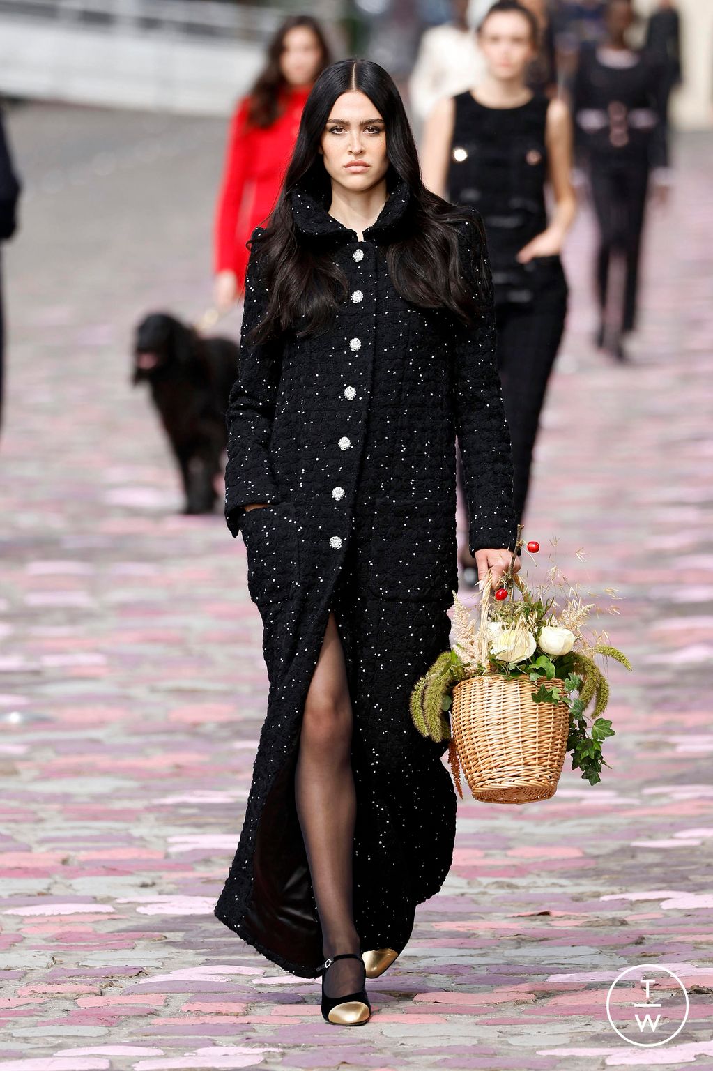Fashion Week Paris Fall/Winter 2023 look 3 de la collection Chanel couture