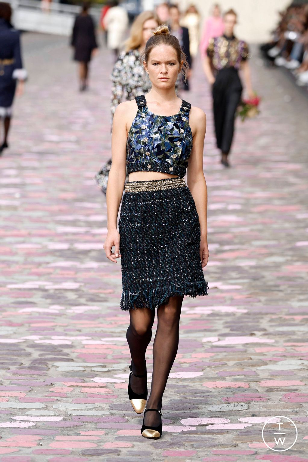 Fashion Week Paris Fall/Winter 2023 look 14 de la collection Chanel couture
