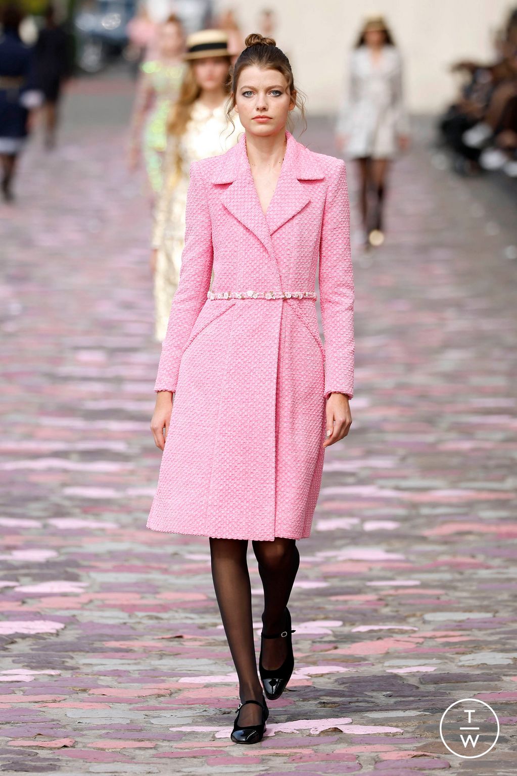 Fashion Week Paris Fall/Winter 2023 look 18 from the Chanel collection 高级定制