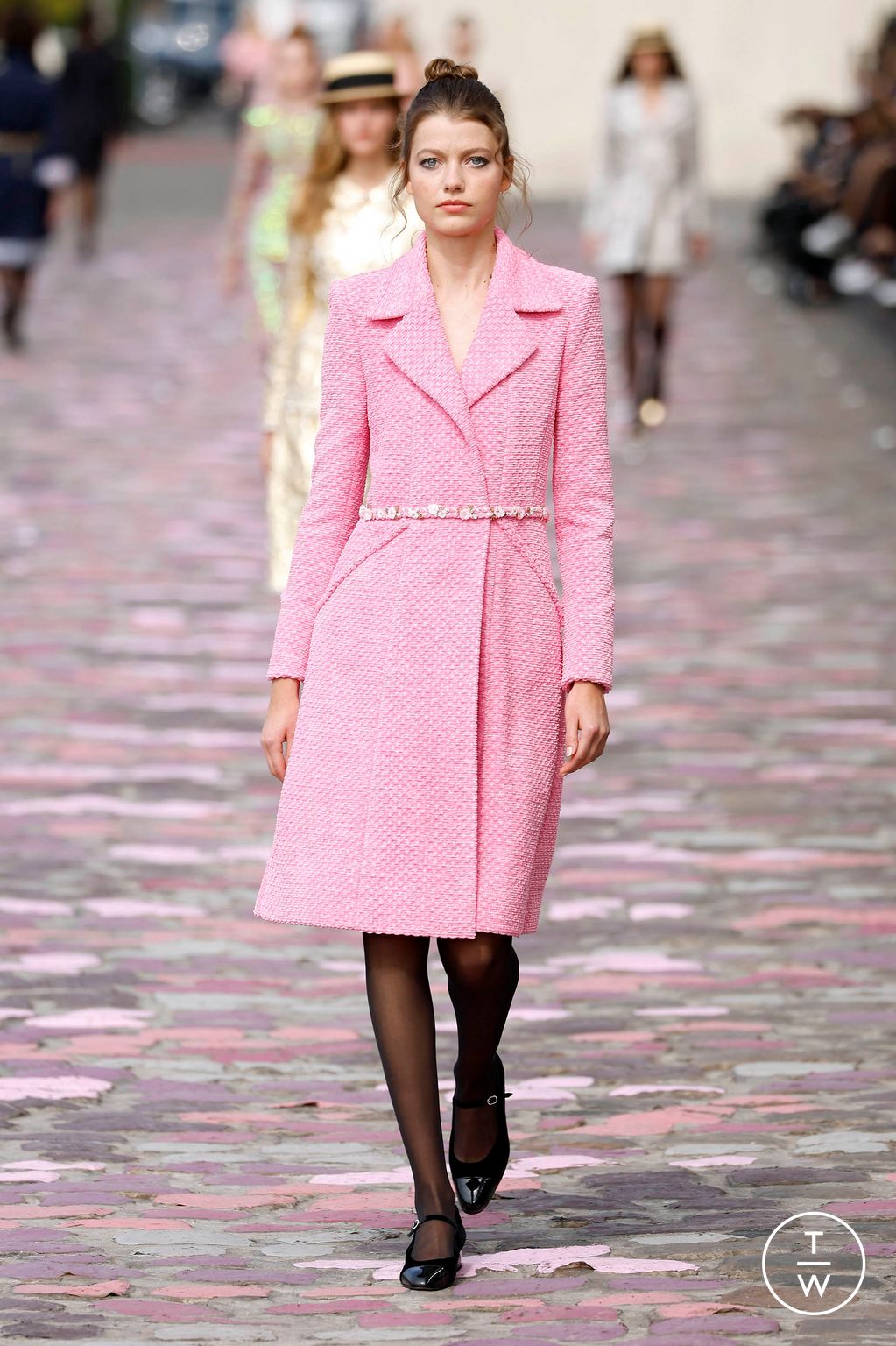 Fashion Week Paris Fall/Winter 2023 look 18 de la collection Chanel couture