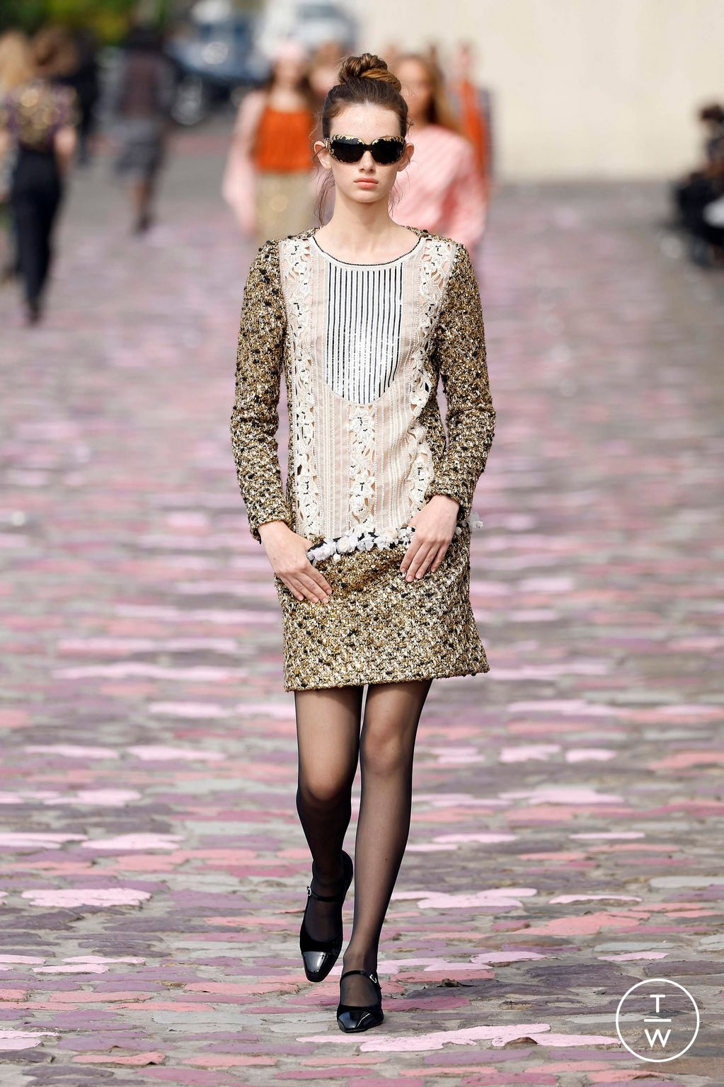 Fashion Week Paris Fall/Winter 2023 look 22 de la collection Chanel couture