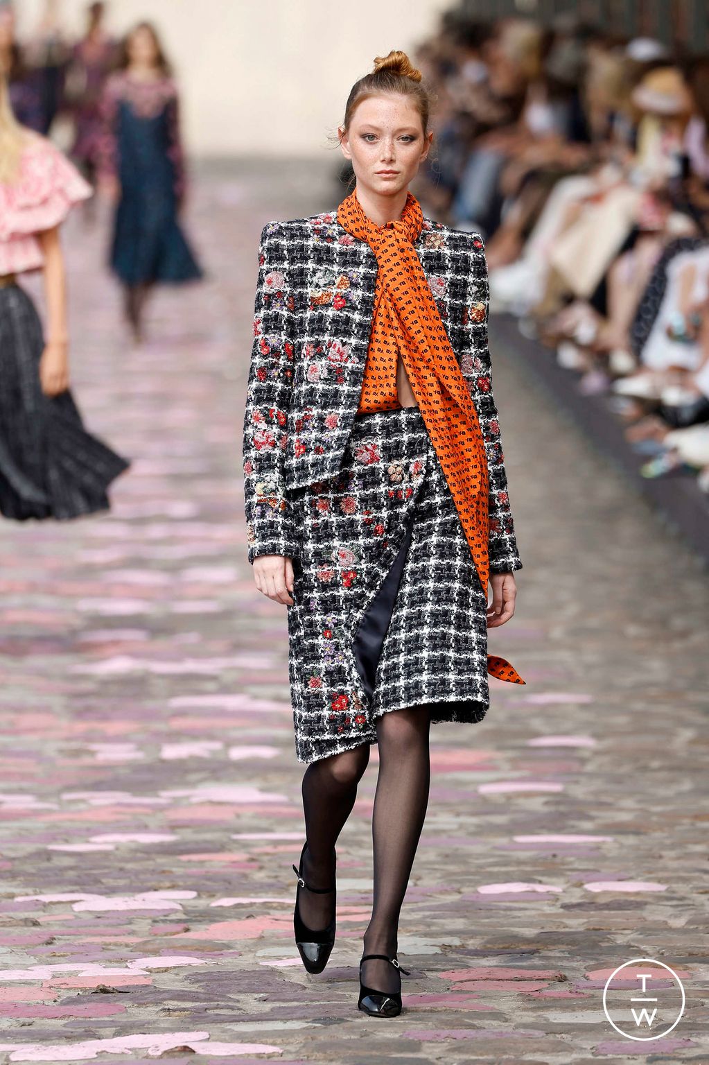 Fashion Week Paris Fall/Winter 2023 look 25 from the Chanel collection 高级定制